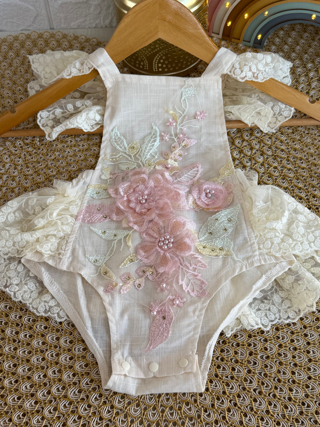Pelele blanco con encaje