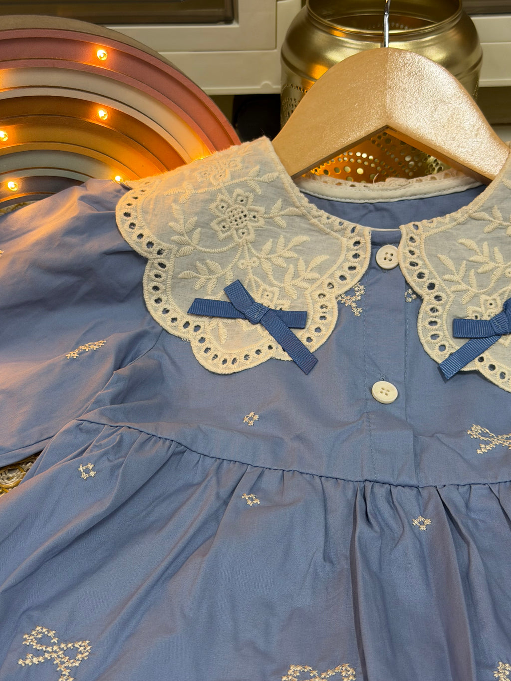 Vestido celeste con lazos