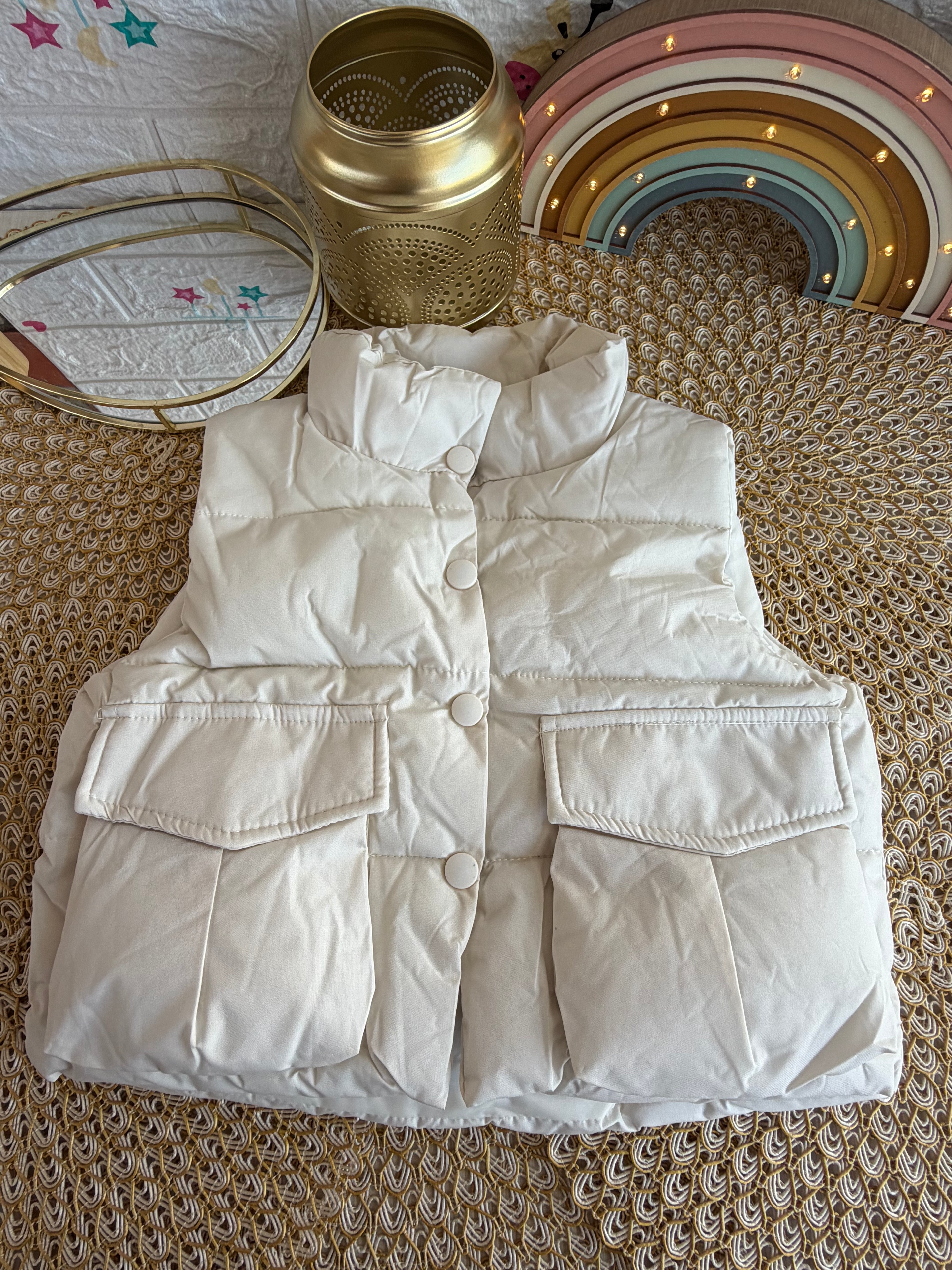 Chaleco modelo coreano crema