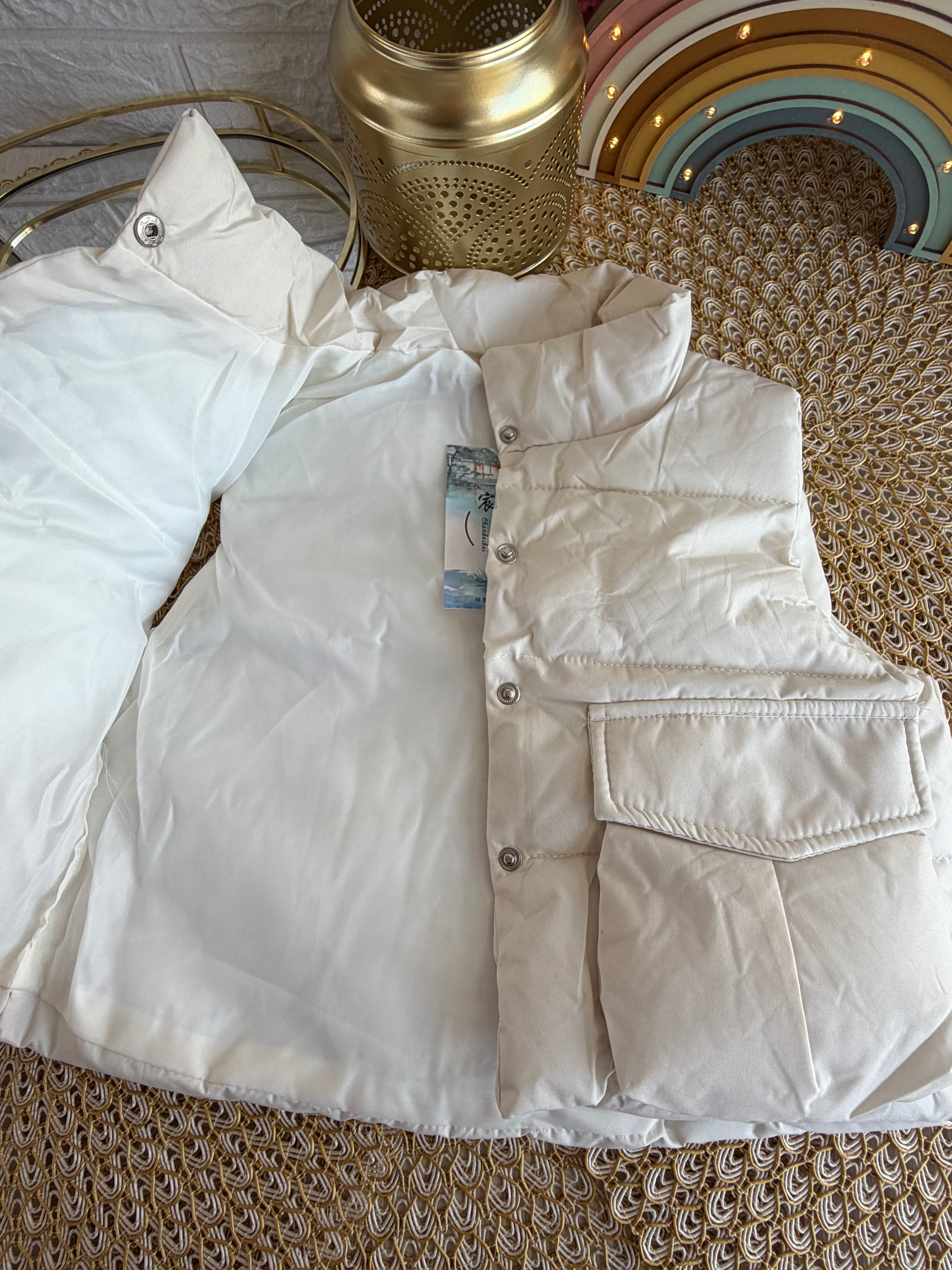 Chaleco modelo coreano crema