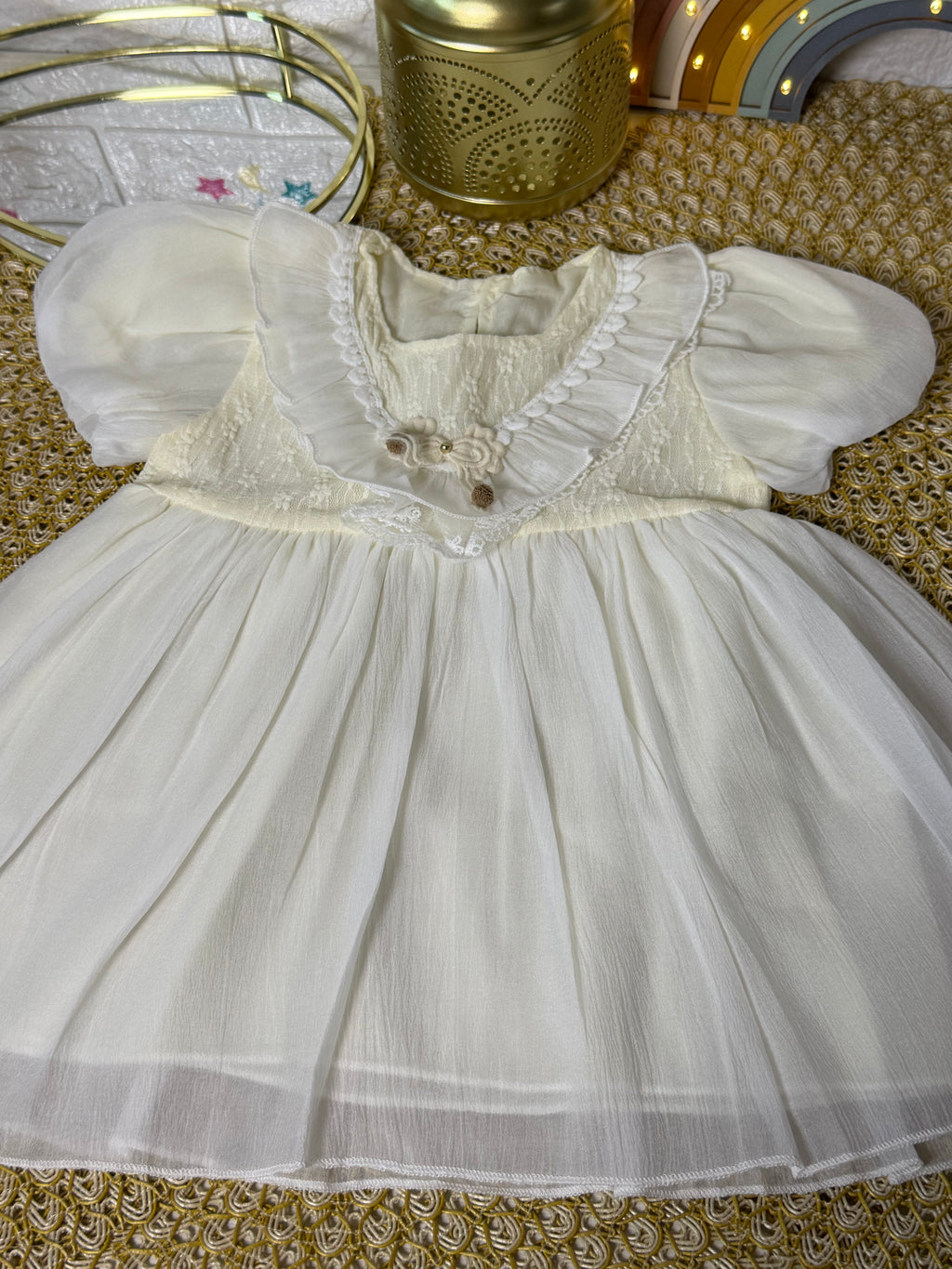 Vestido princesa cuello encaje