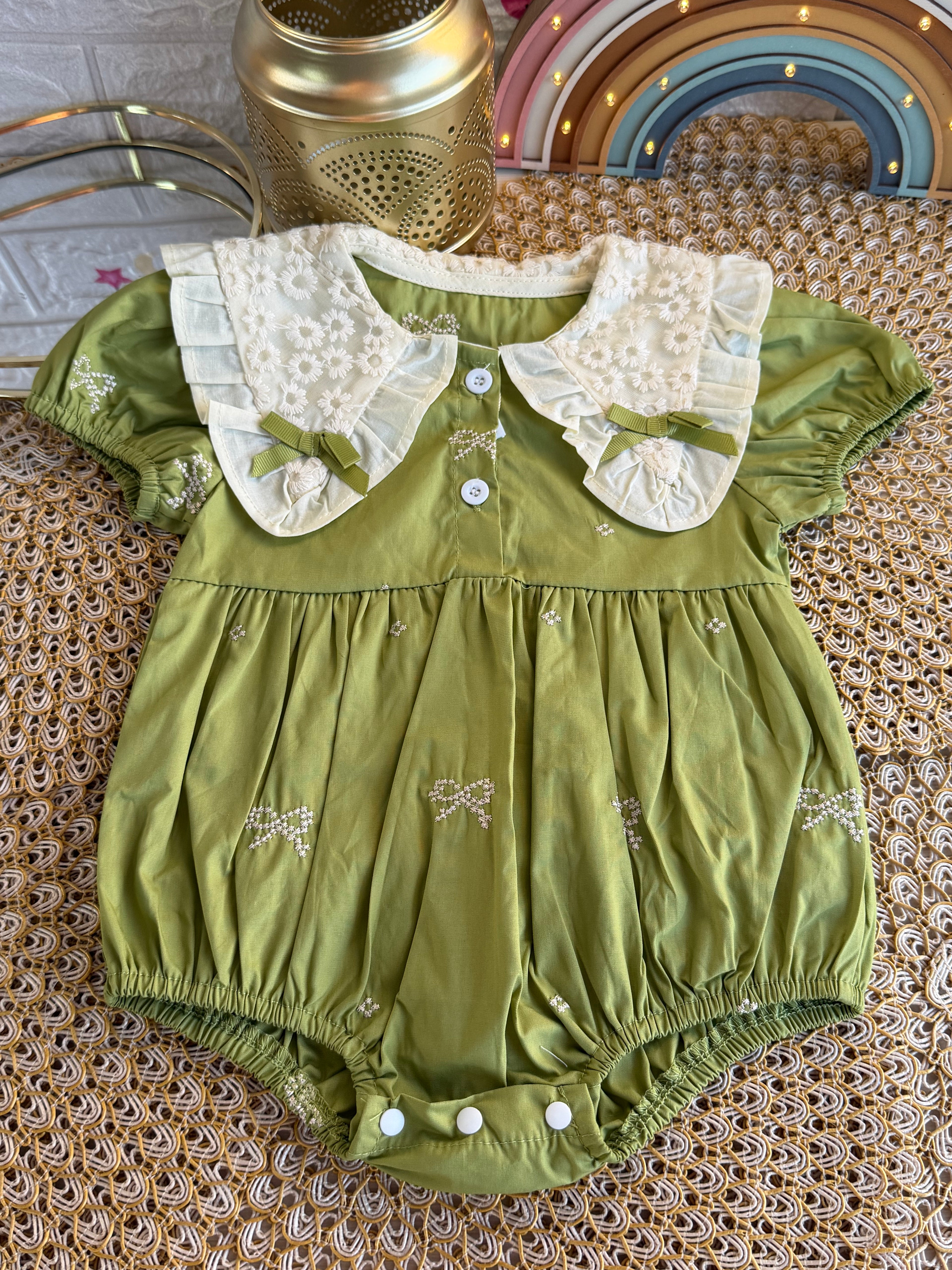 Body verde con lazos