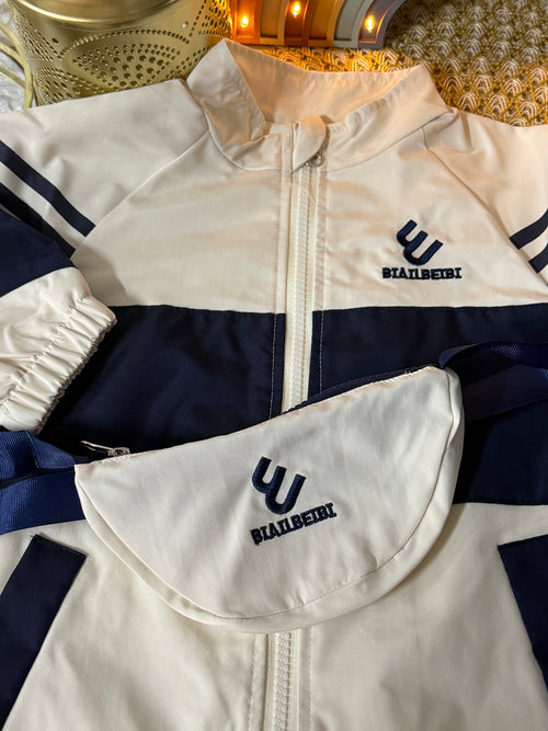 Enterizo crema con azul marino