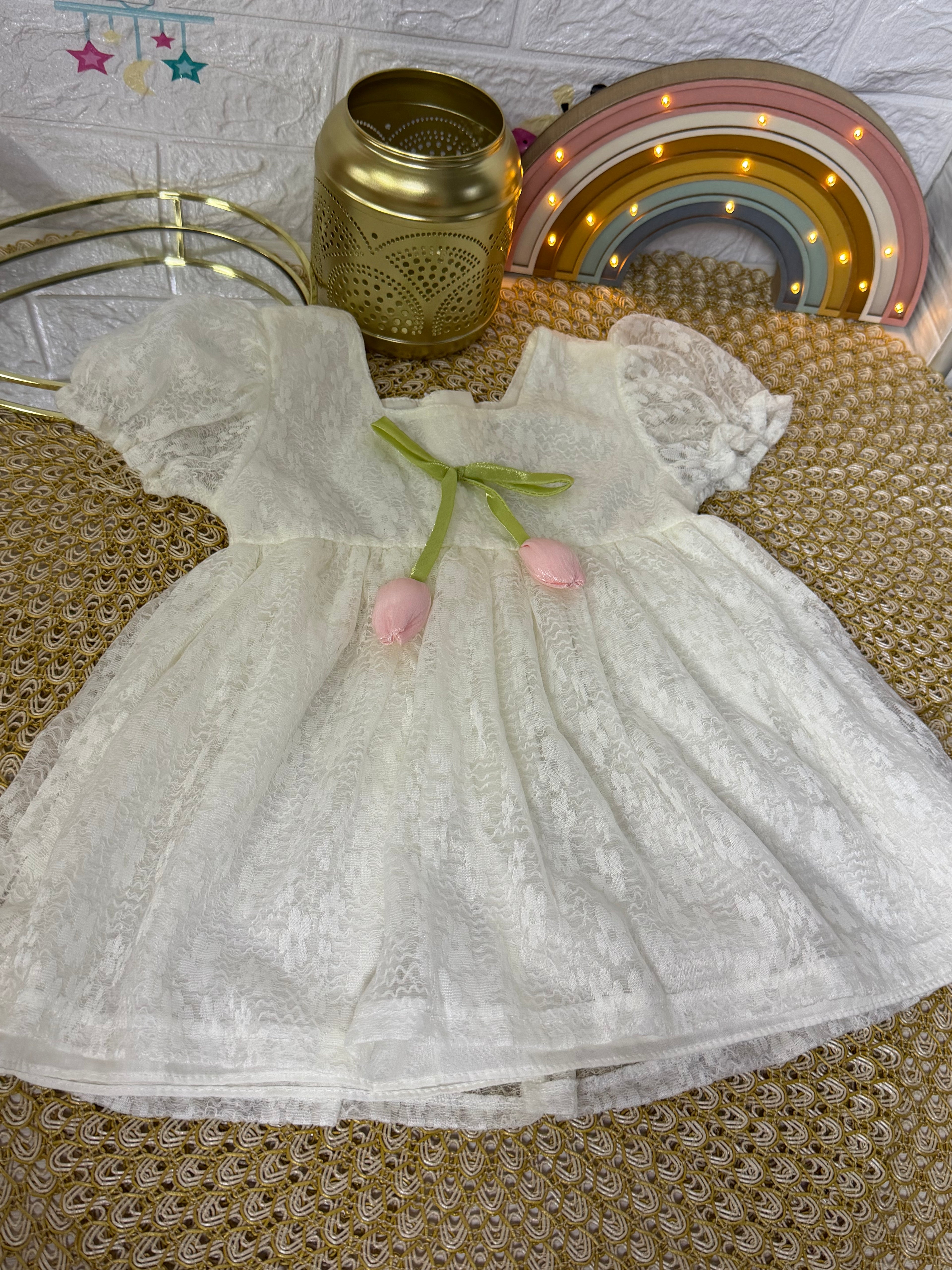 Vestido encaje con tulipán