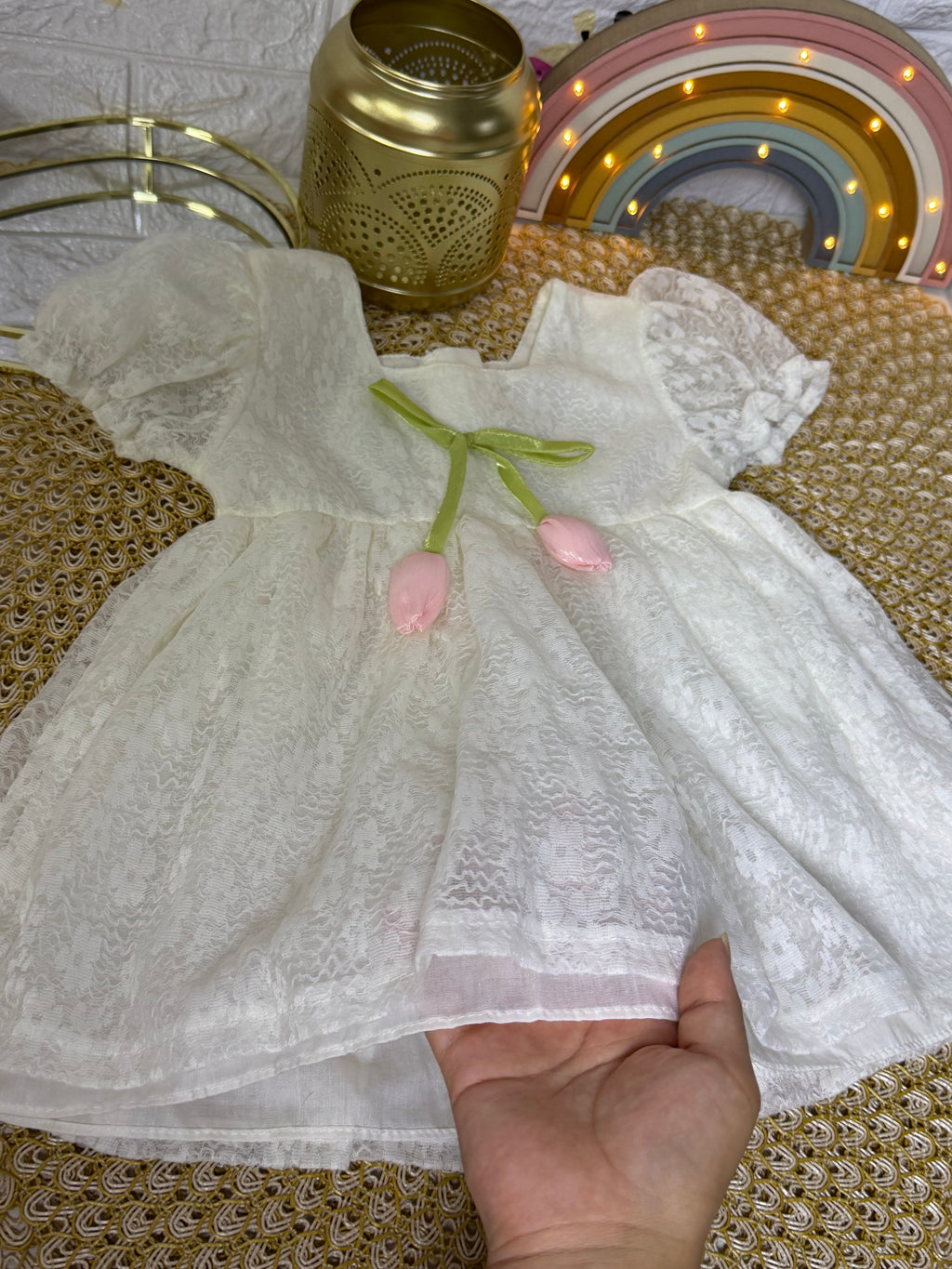 Vestido encaje con tulipán