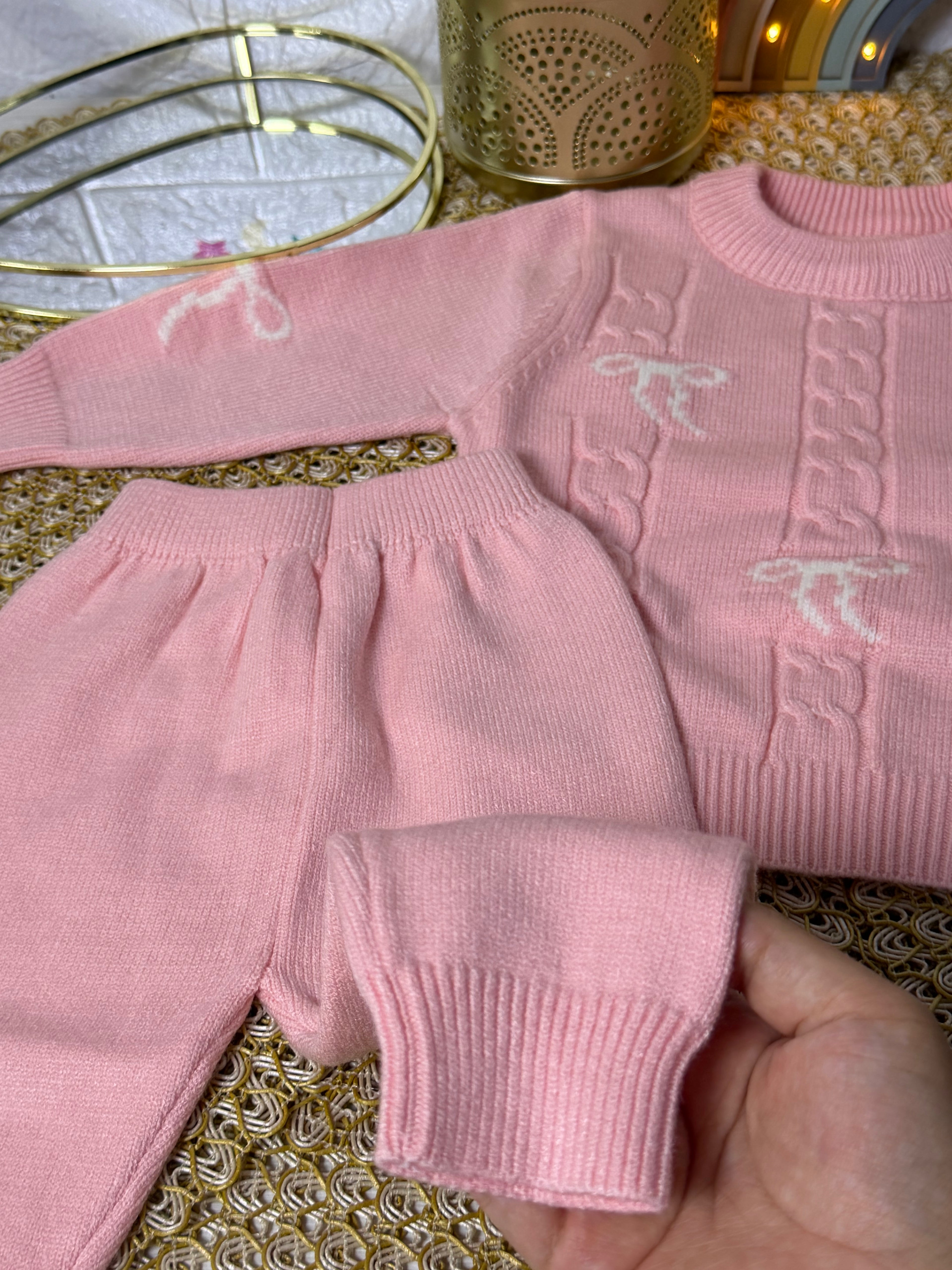 Conjunto tejido rosa lazos