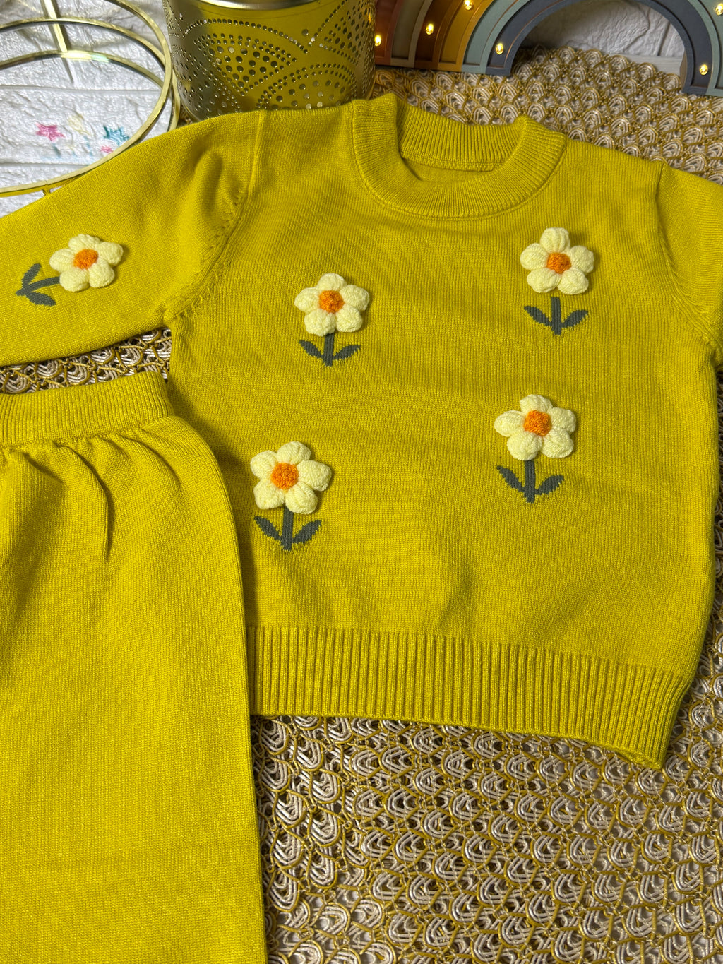 Conjunto amarillo verdoso flores