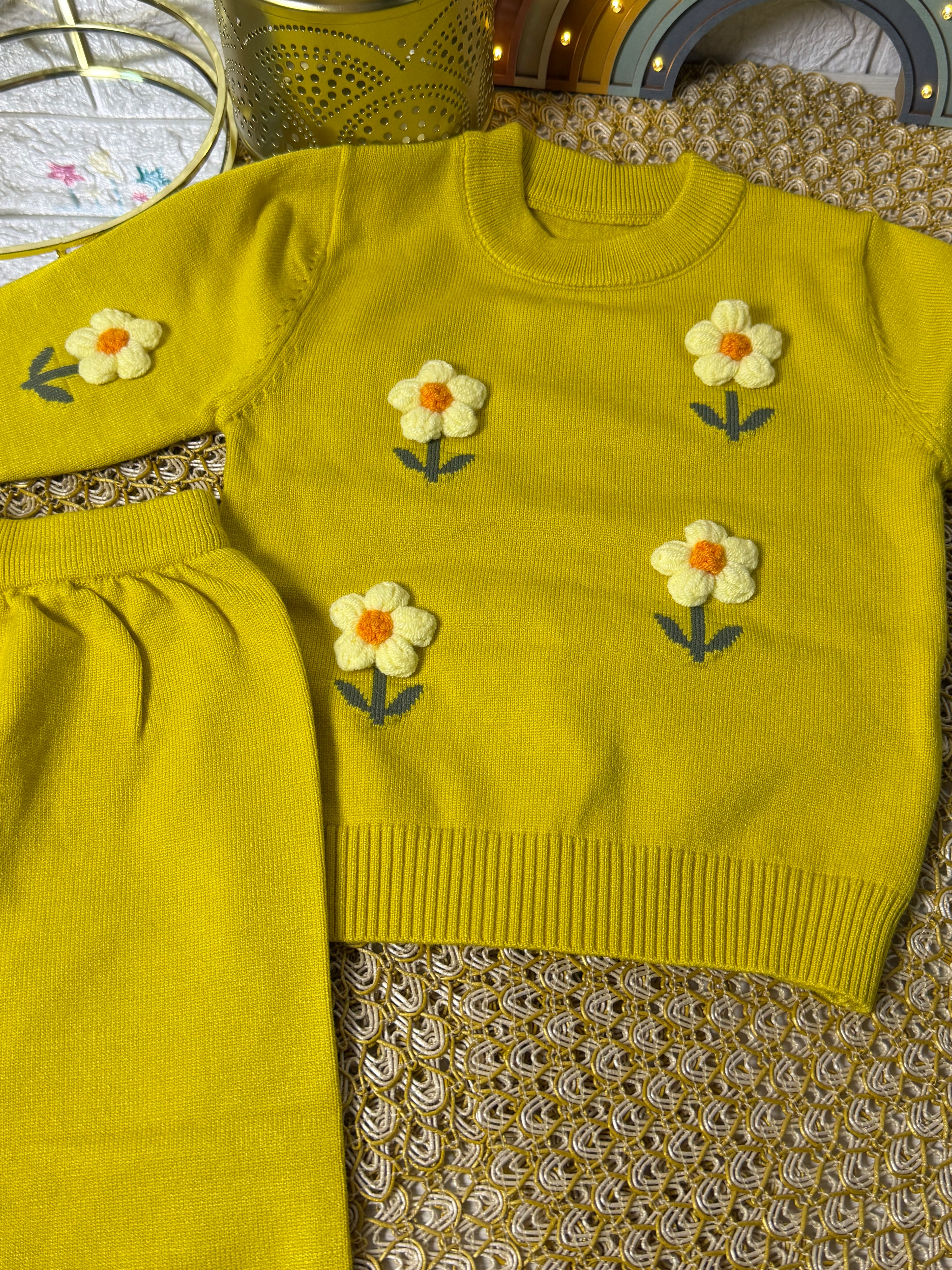 Conjunto amarillo verdoso flores