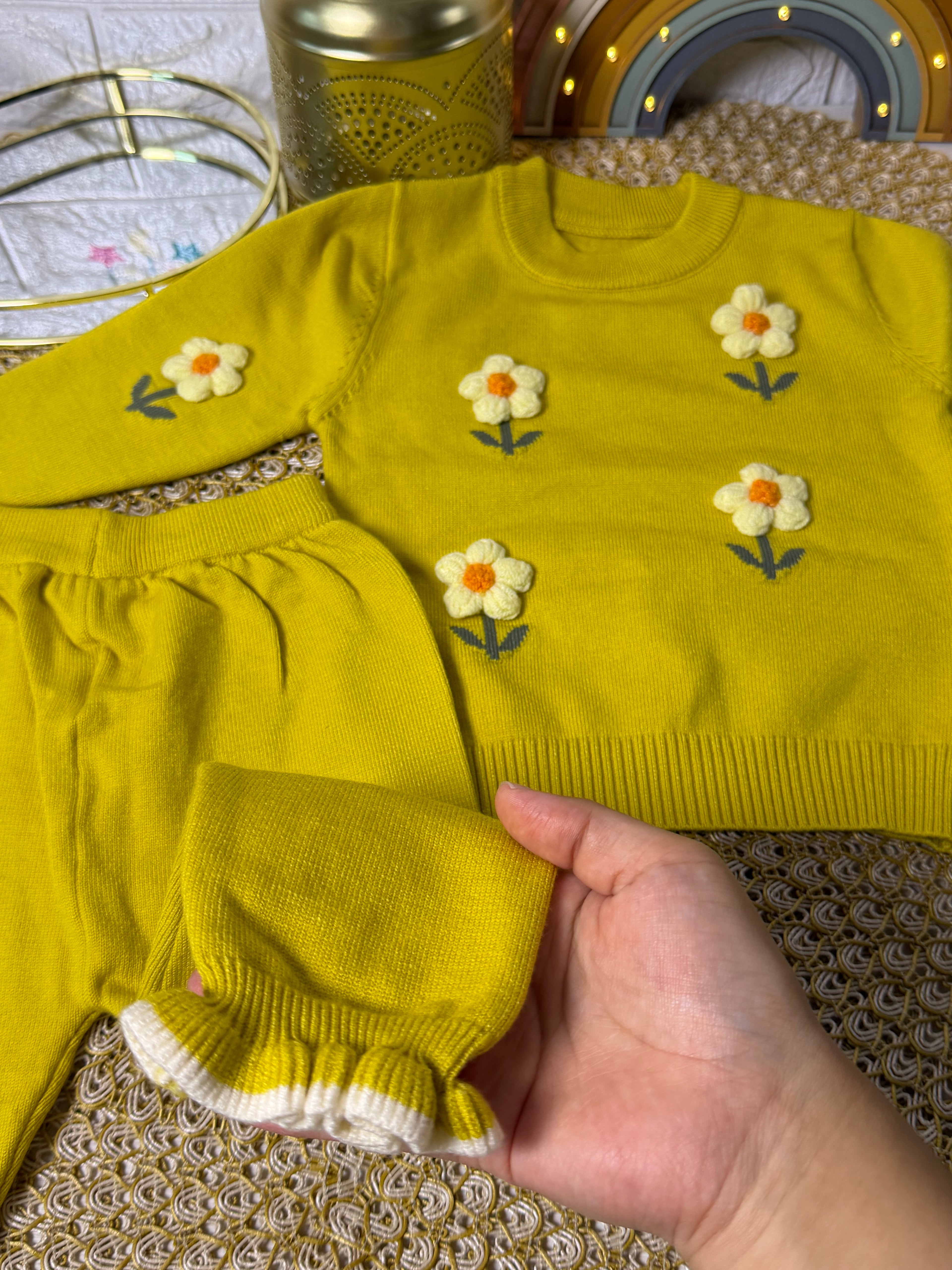 Conjunto amarillo verdoso flores