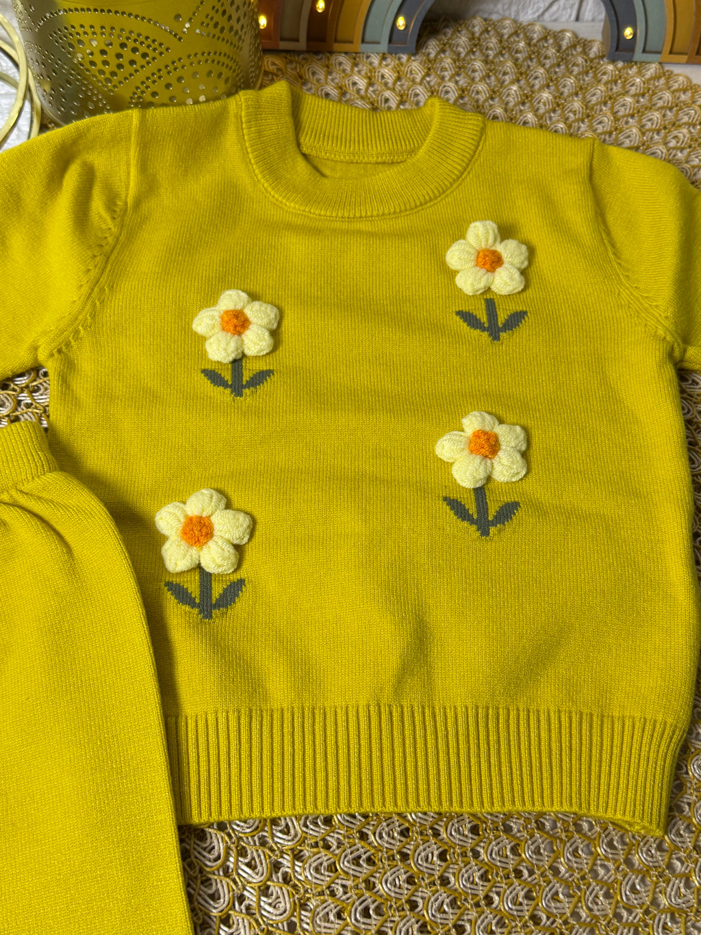 Conjunto amarillo verdoso flores