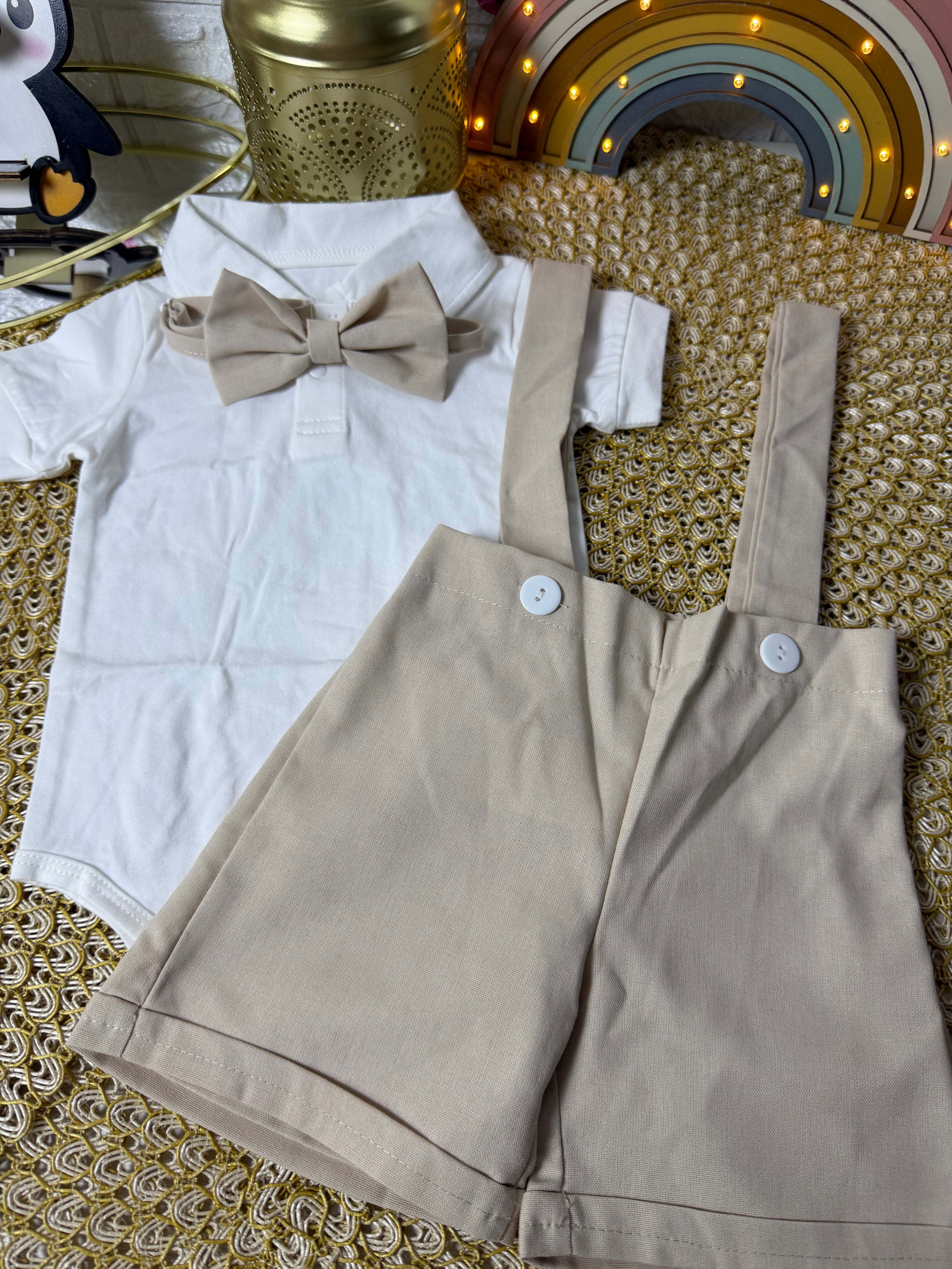 Conjunto 3 piezas beige body, overol y lazo