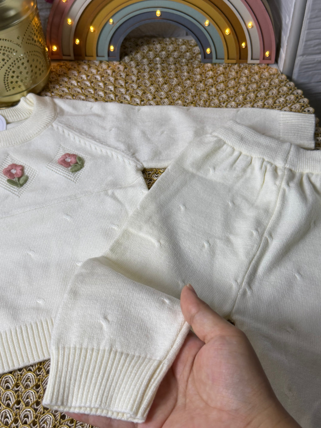 Conjunto crema flores bordadas