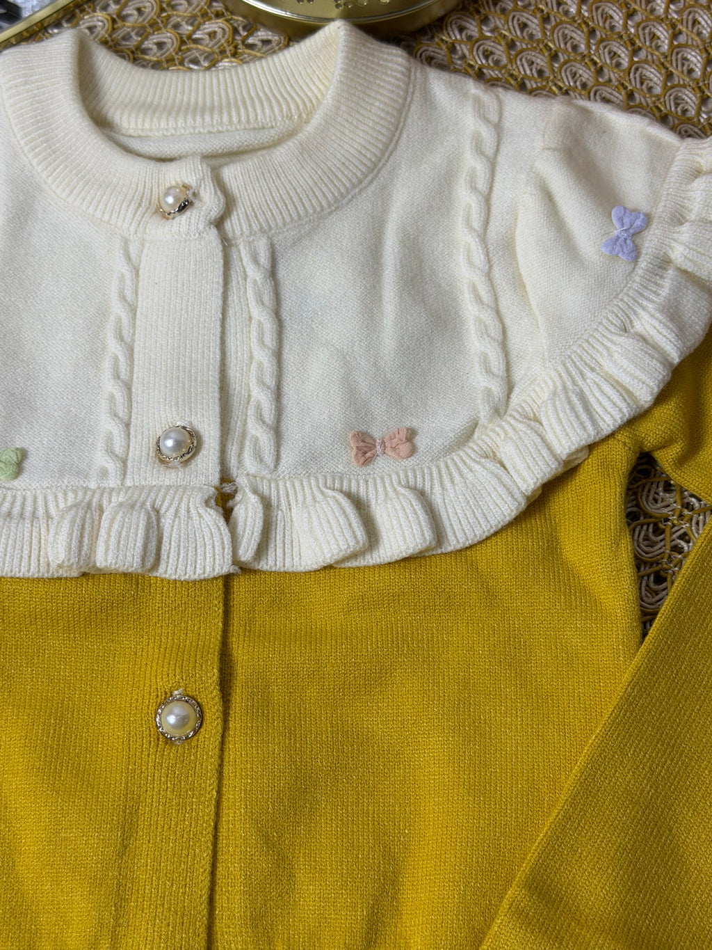 Conjunto amarillo botones perlas