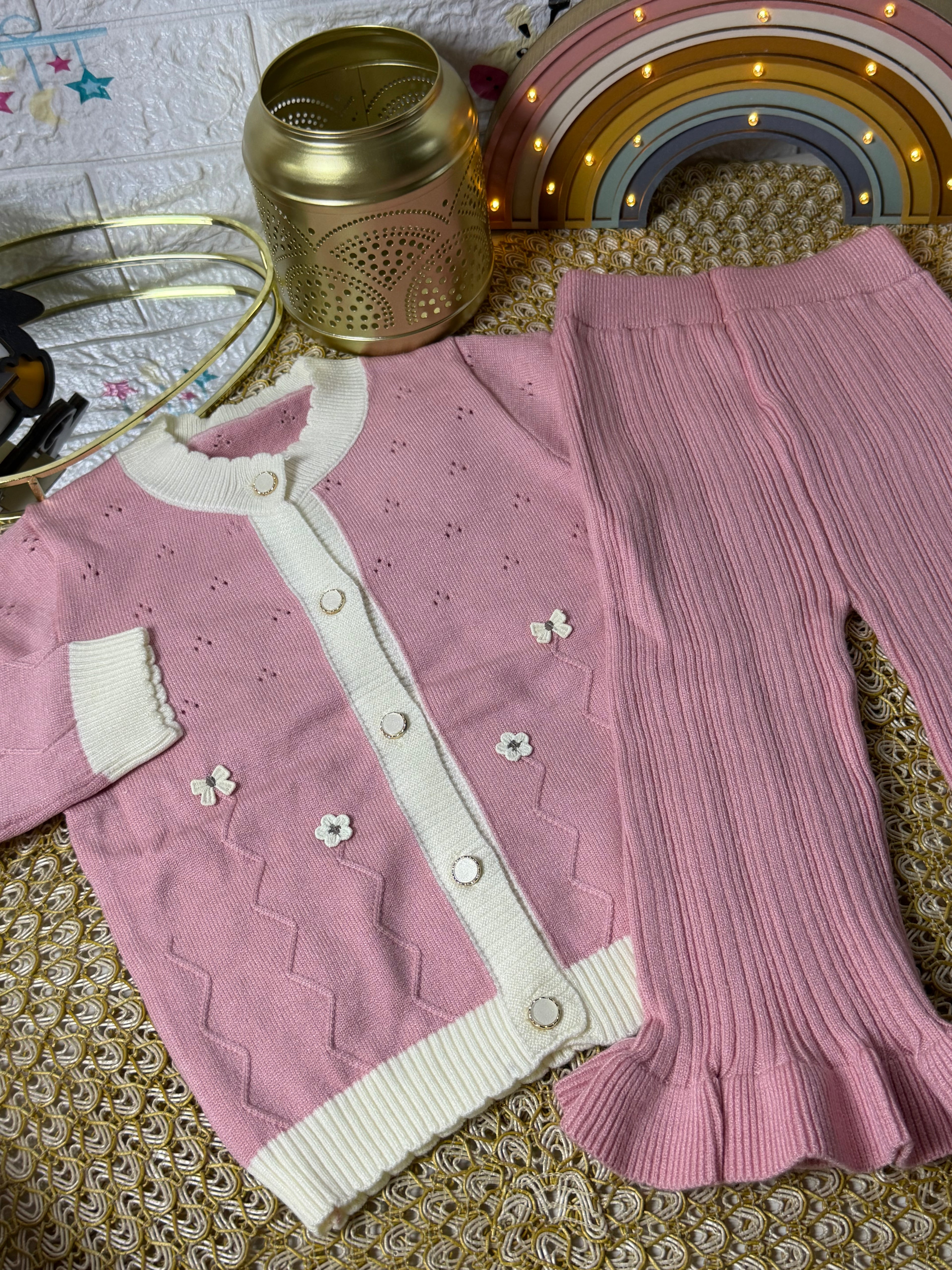 Conjunto tejido rosa con botones