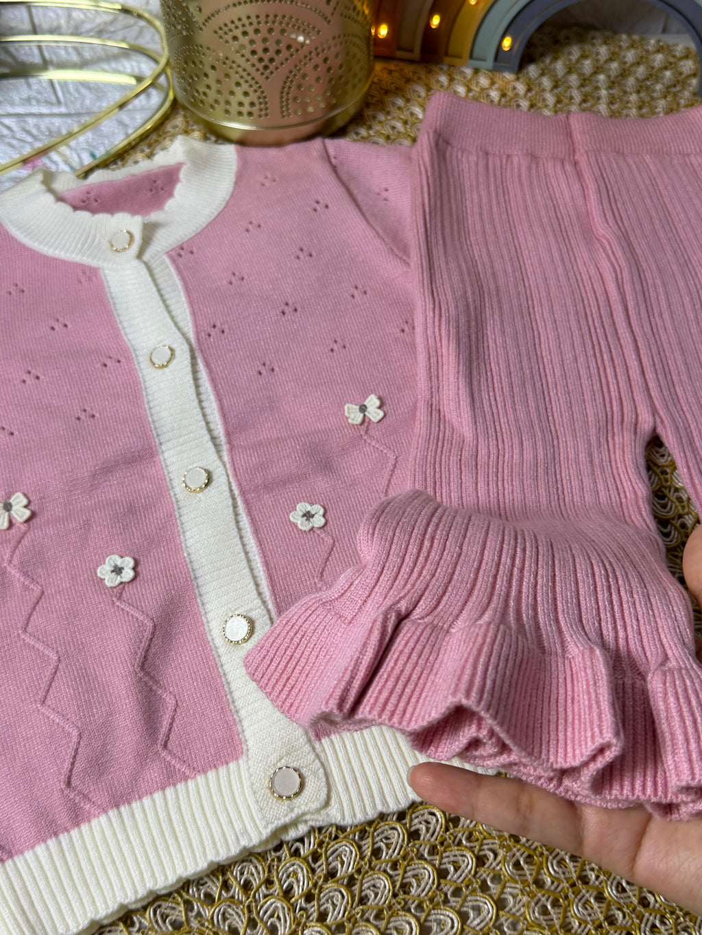 Conjunto tejido rosa con botones