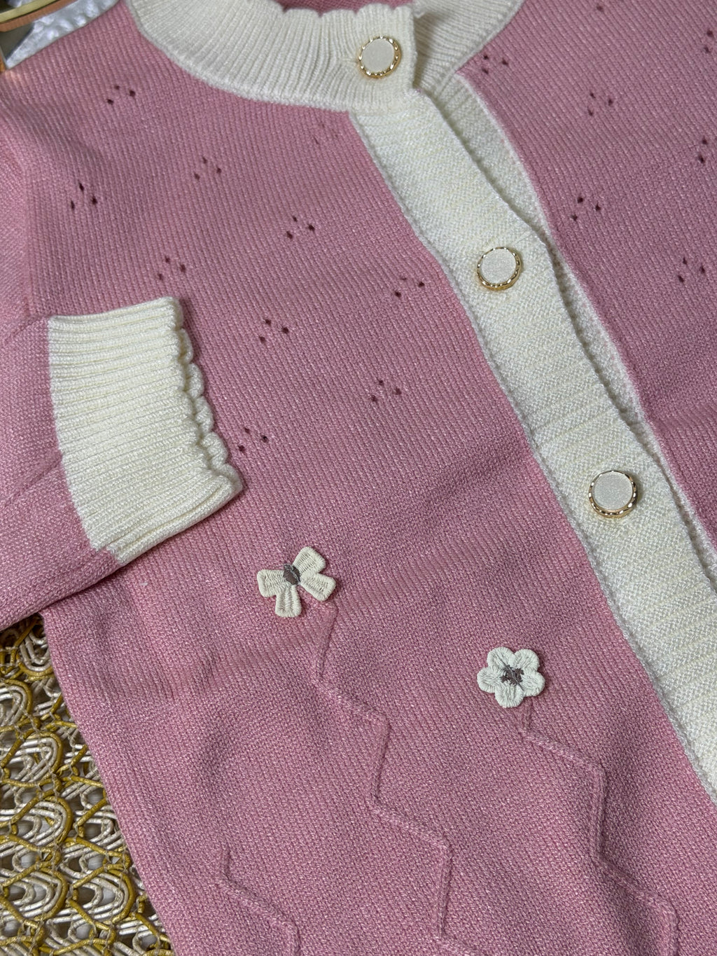 Conjunto tejido rosa con botones