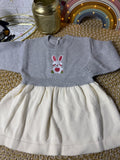 Vestido tejido conejo bordado