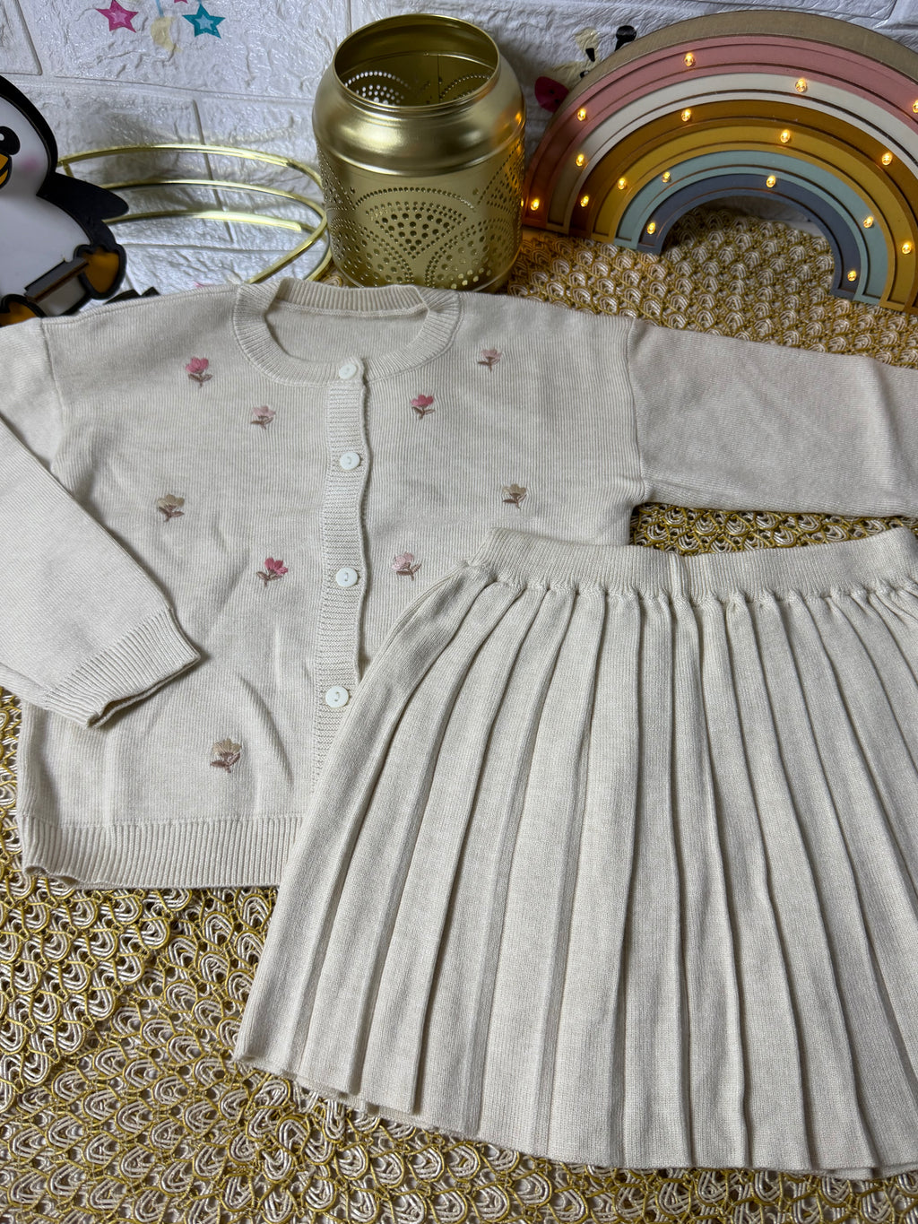 Conjunto tejido beige con falda
