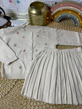 Conjunto tejido beige con falda