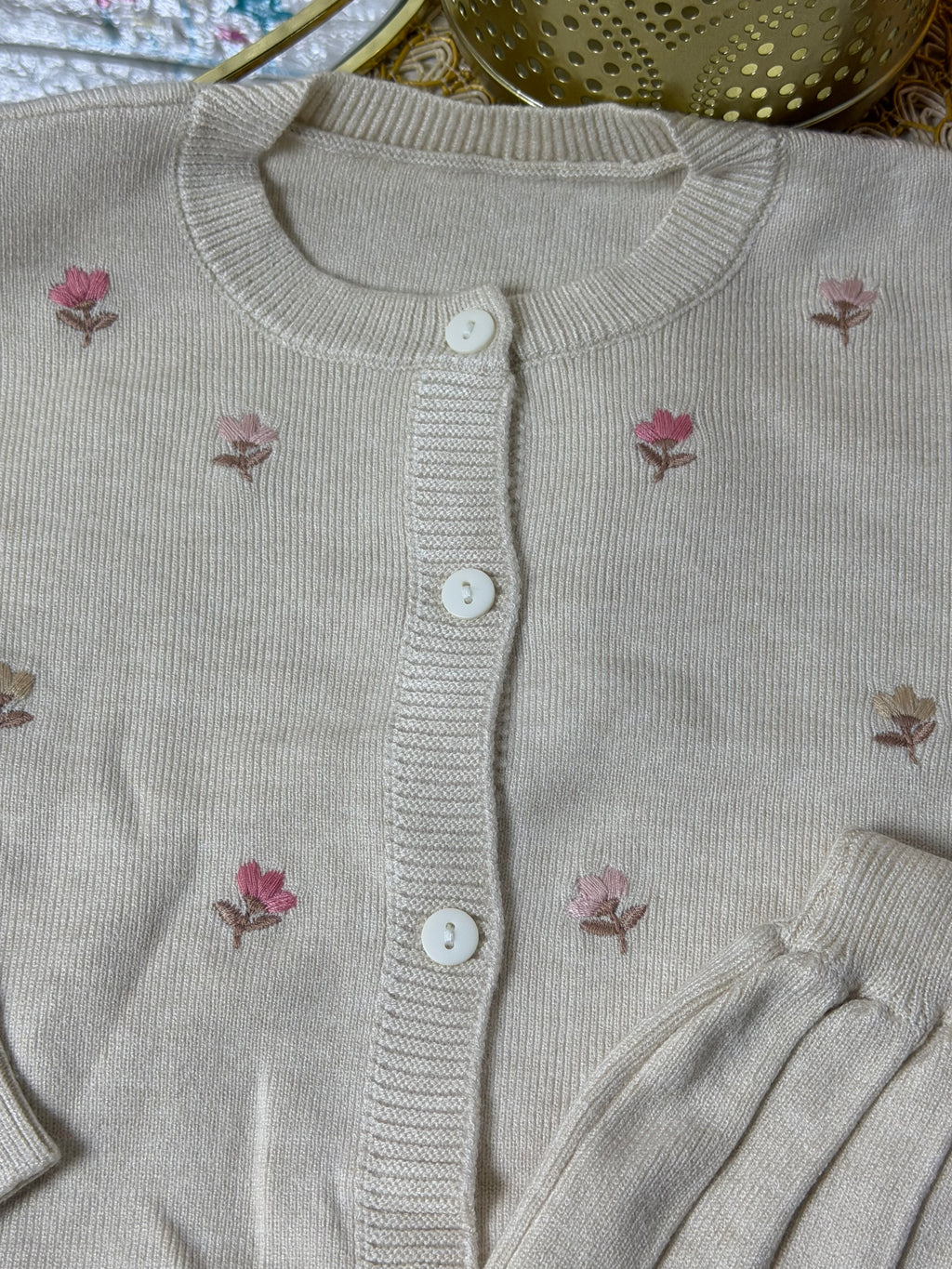 Conjunto tejido beige con falda