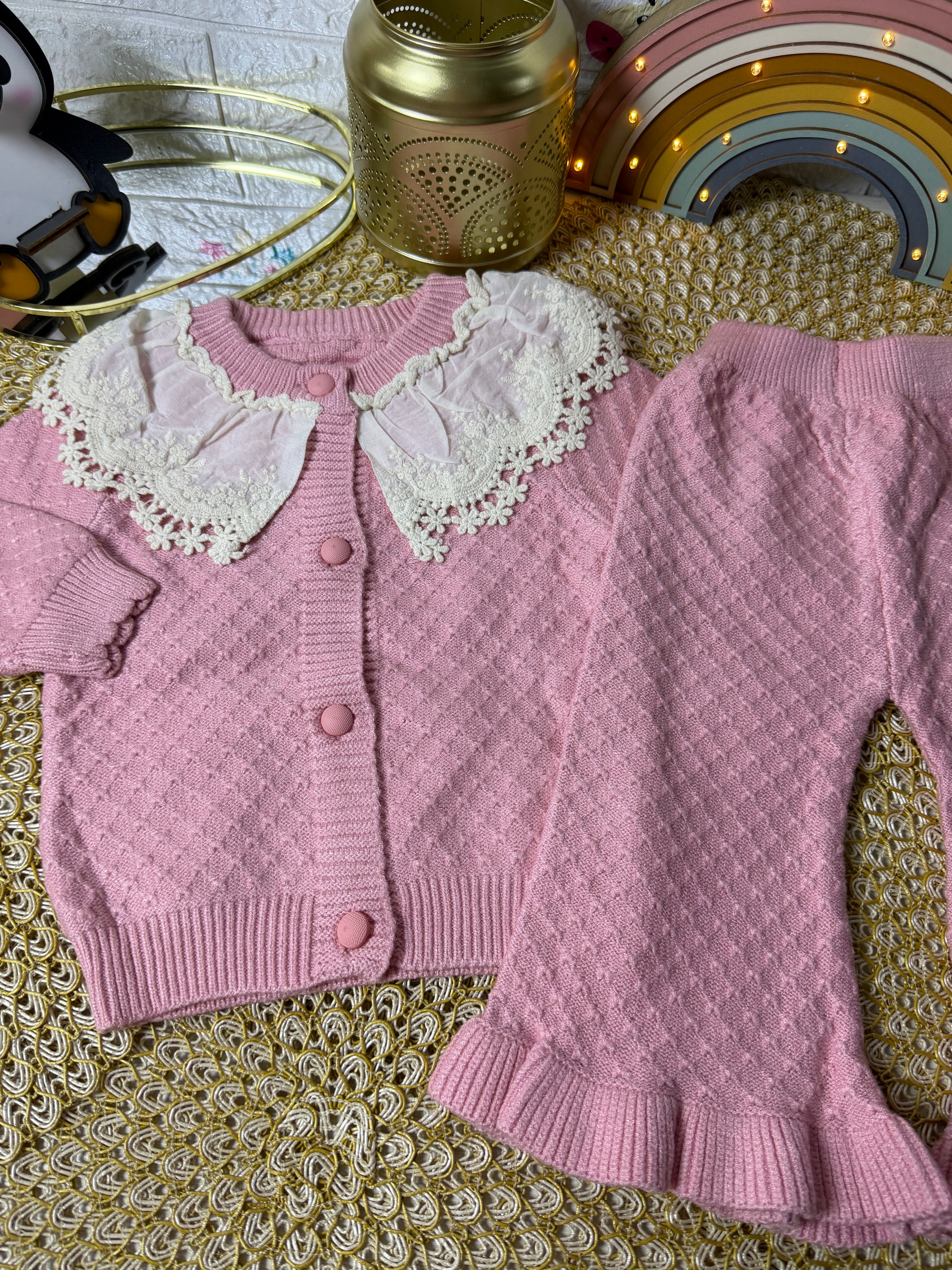 Conjunto tejido con cuello encaje
