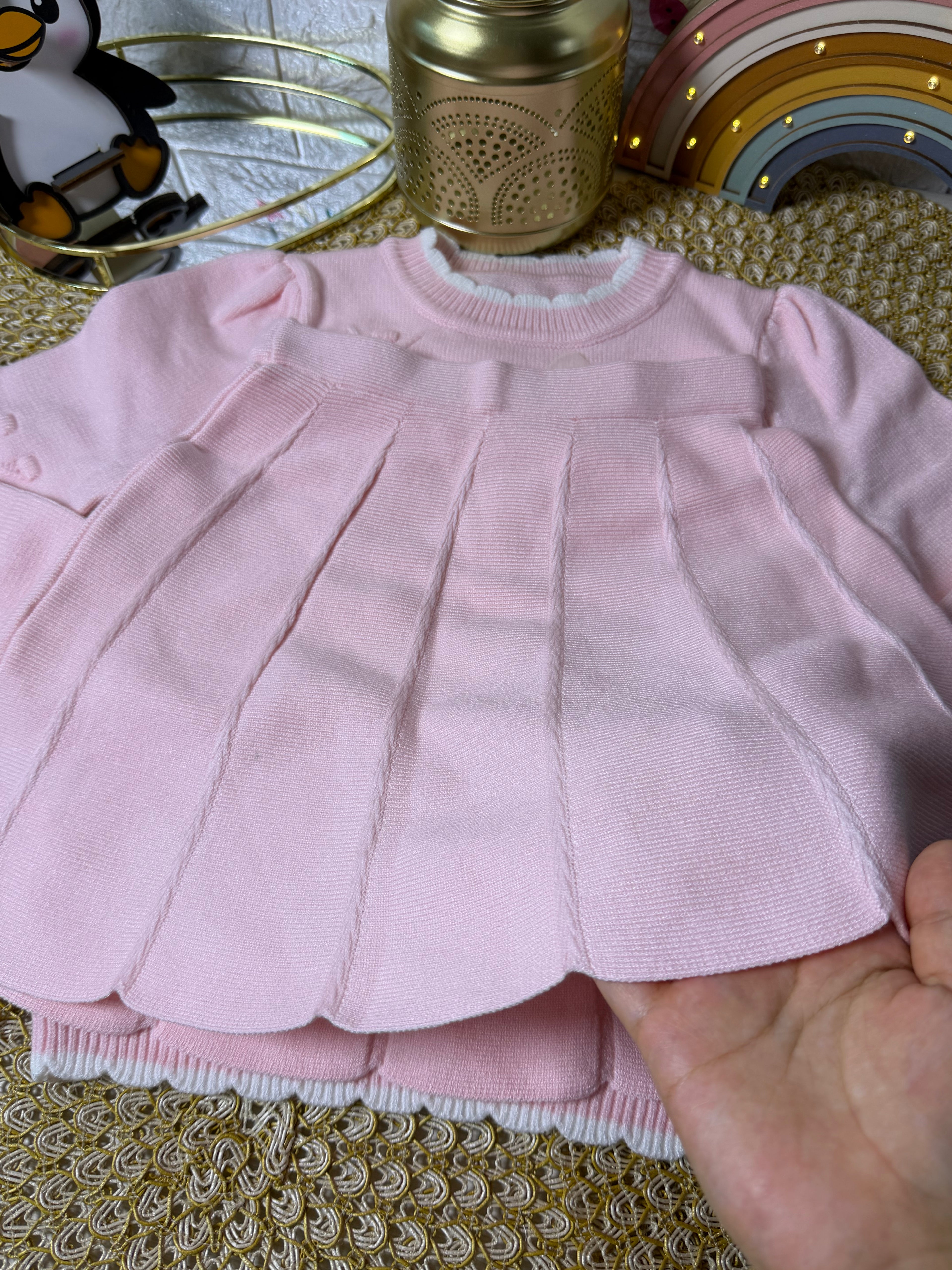 Conjunto tejido rosa flores encaje