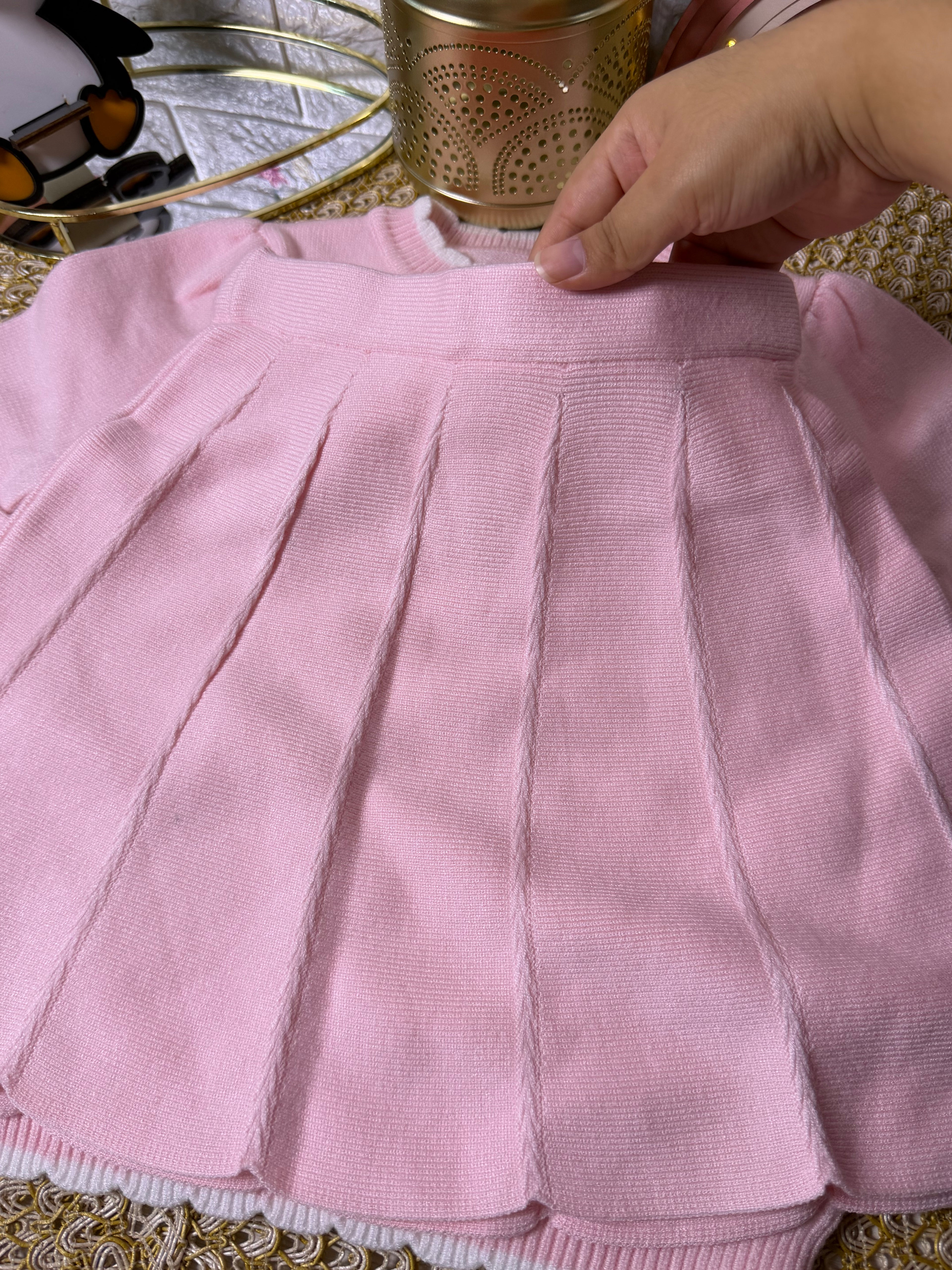 Conjunto tejido rosa flores encaje