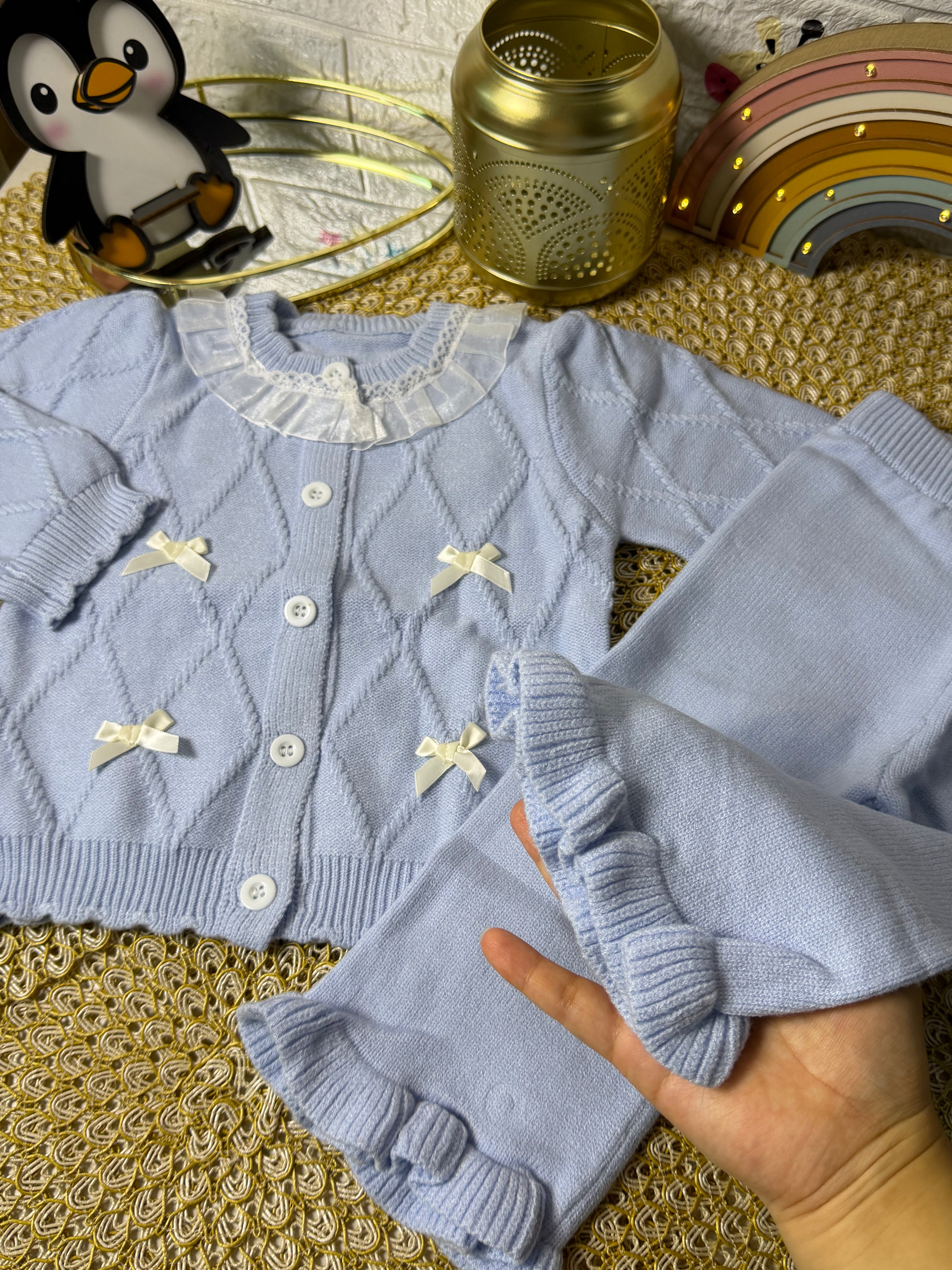 Conjunto tejido celeste lazos