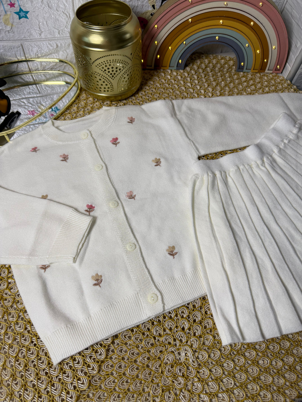Conjunto tejido crema con falda