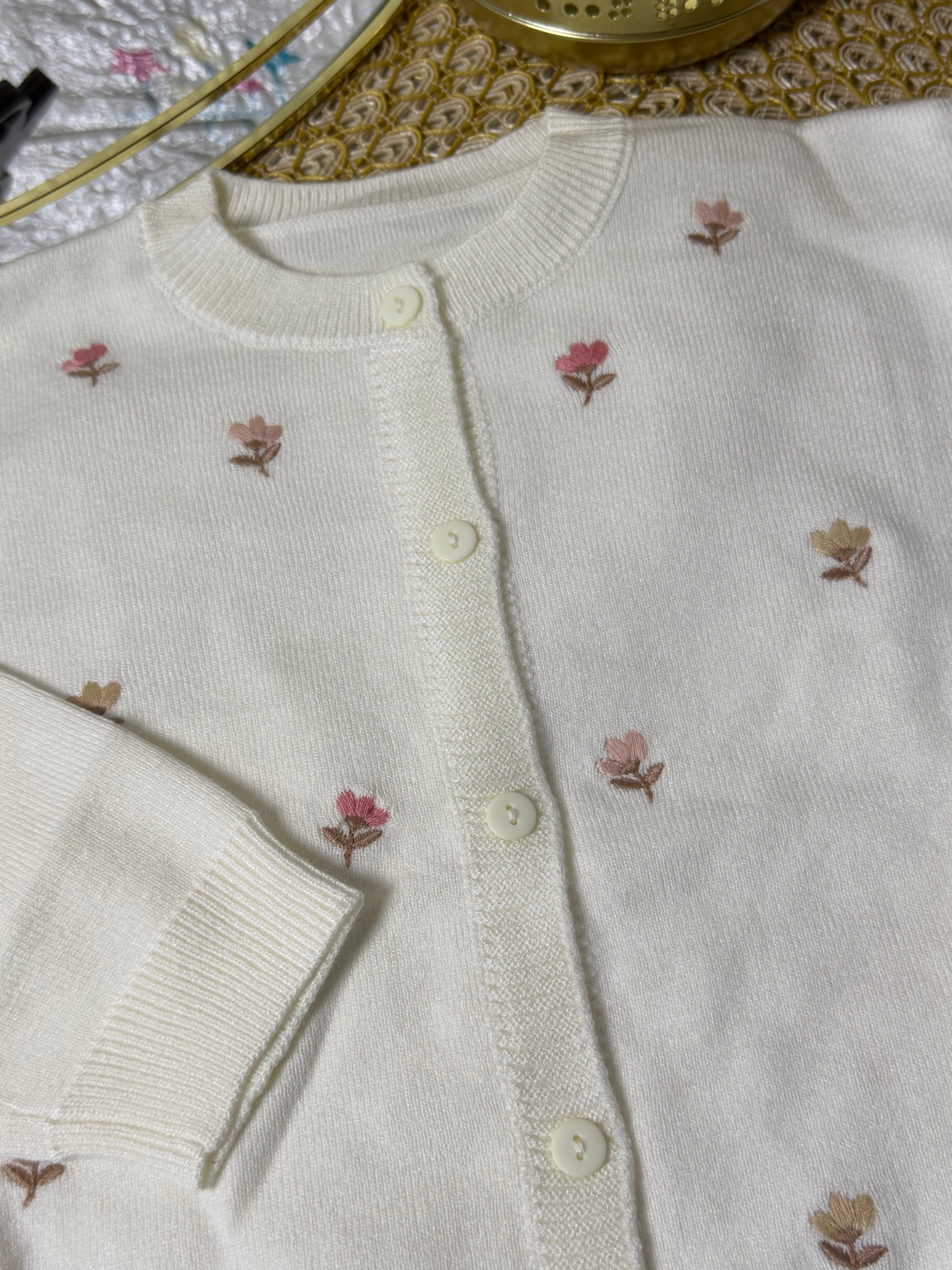 Conjunto tejido crema con falda