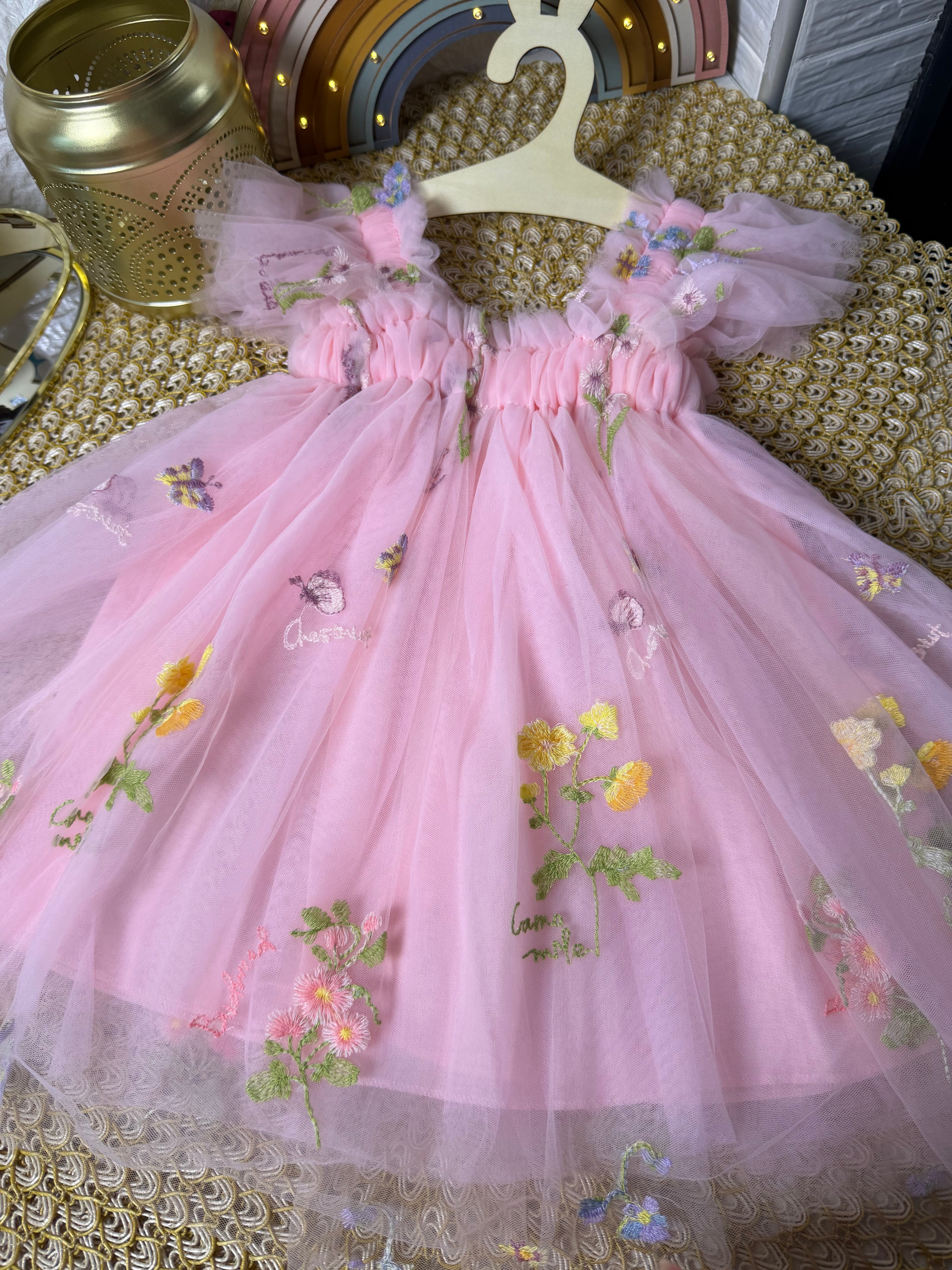 Vestido tull rosa alas mariposa
