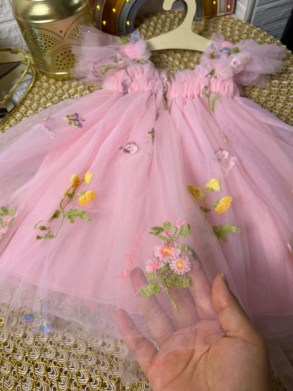 Vestido tull rosa alas mariposa