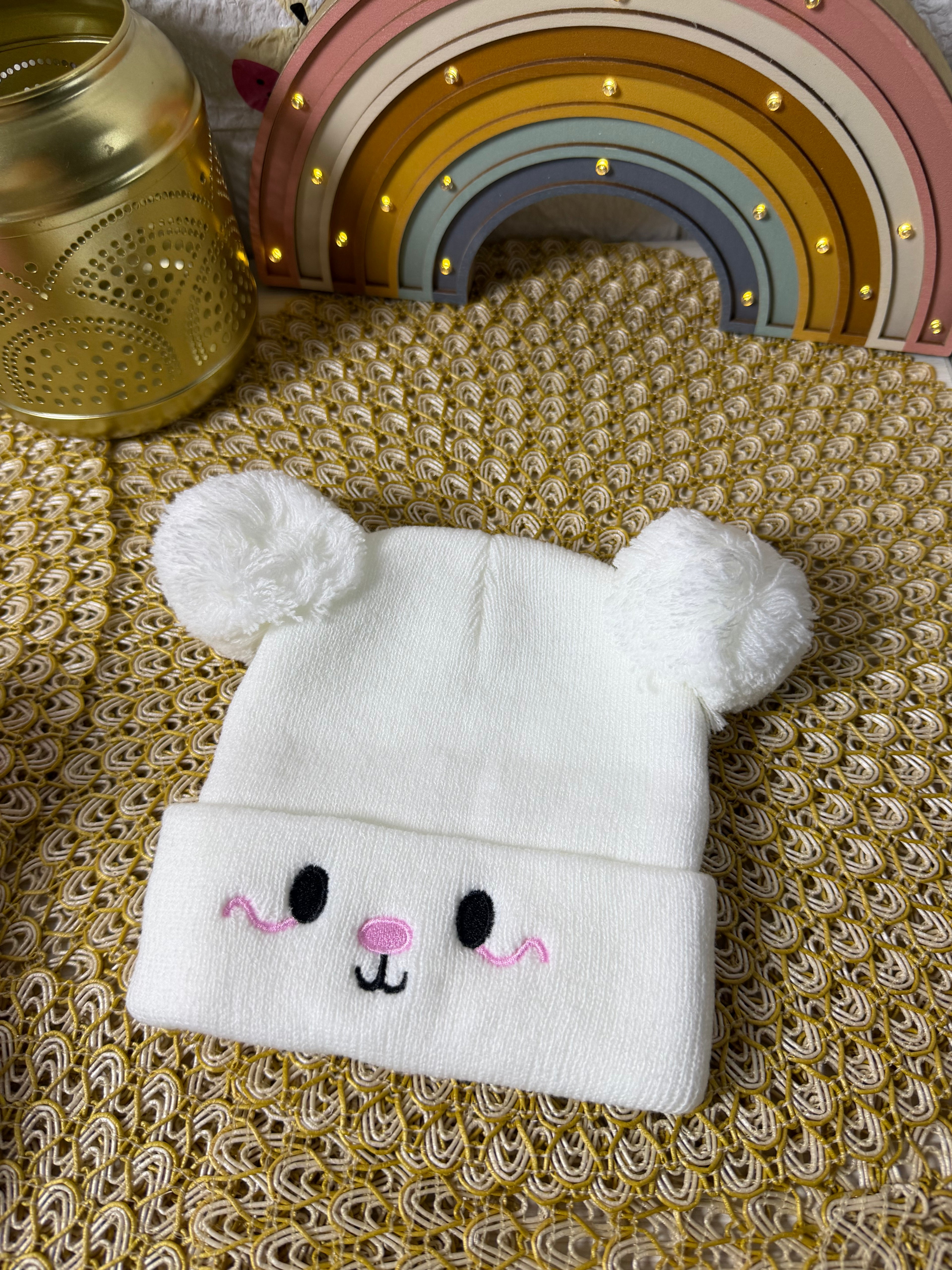 Gorro de punto bordado carita