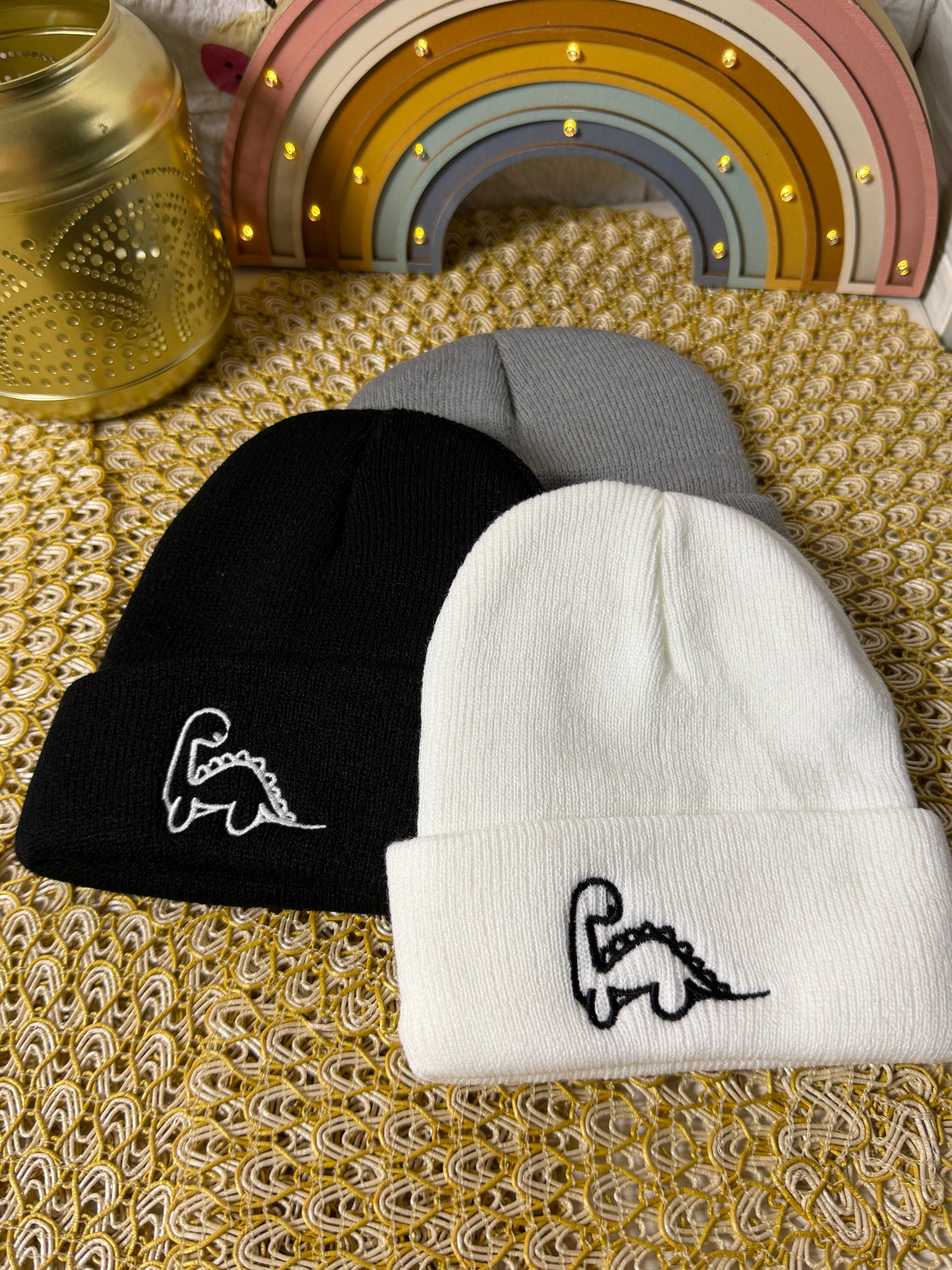 Gorro de punto bordado dinosaurio