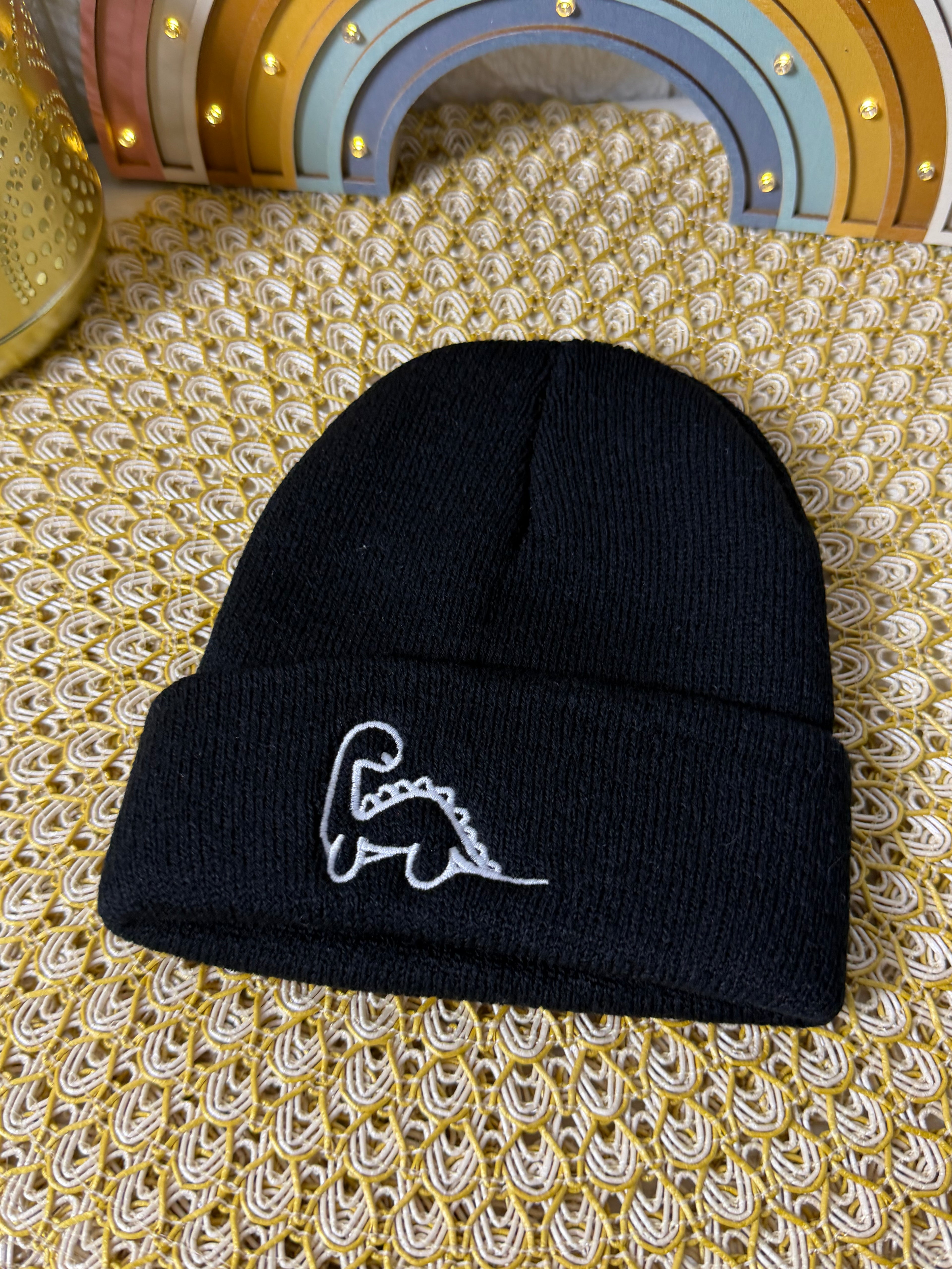 Gorro de punto bordado dinosaurio