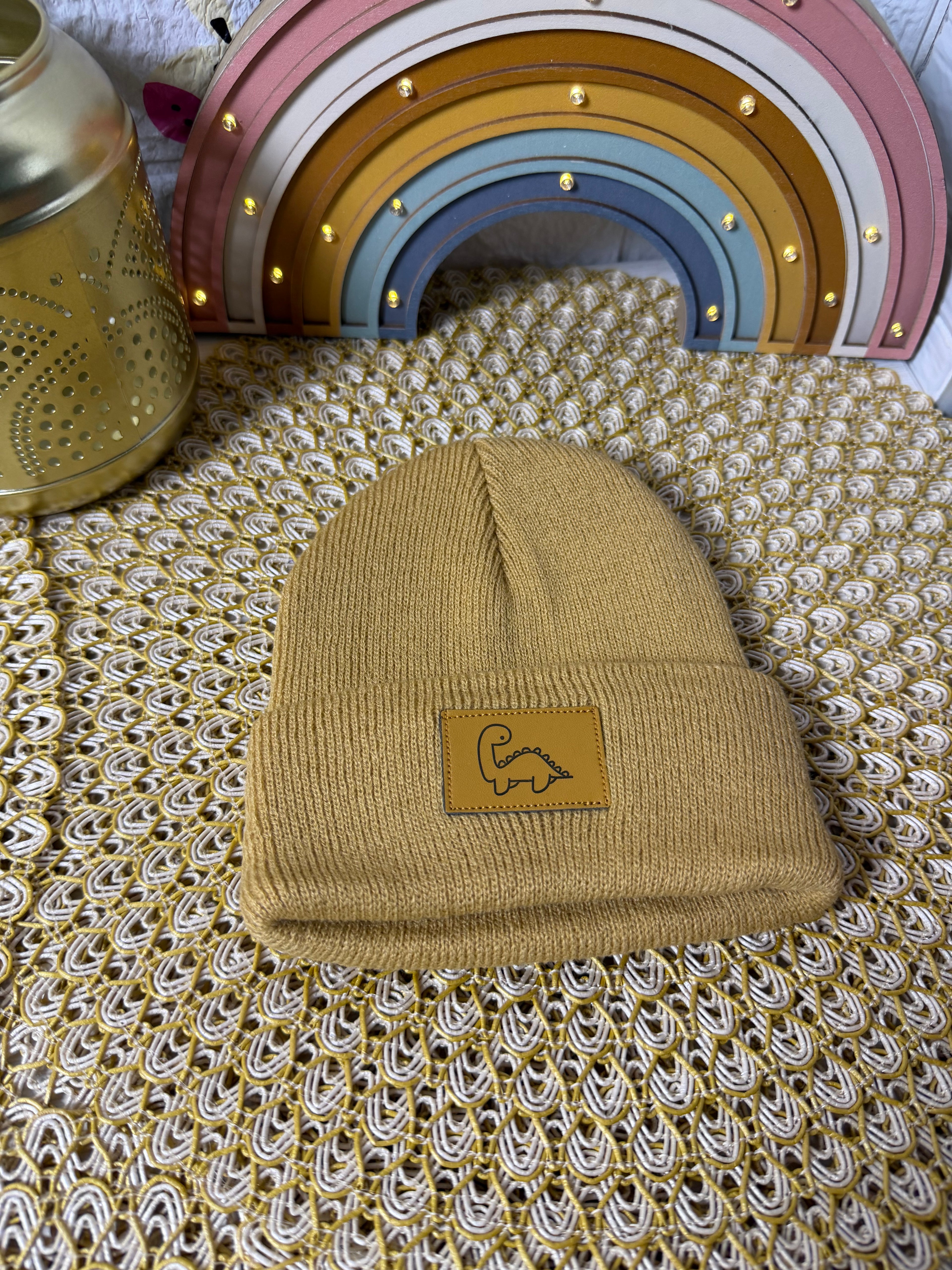 Gorro de punto dinosaurio etiqueta