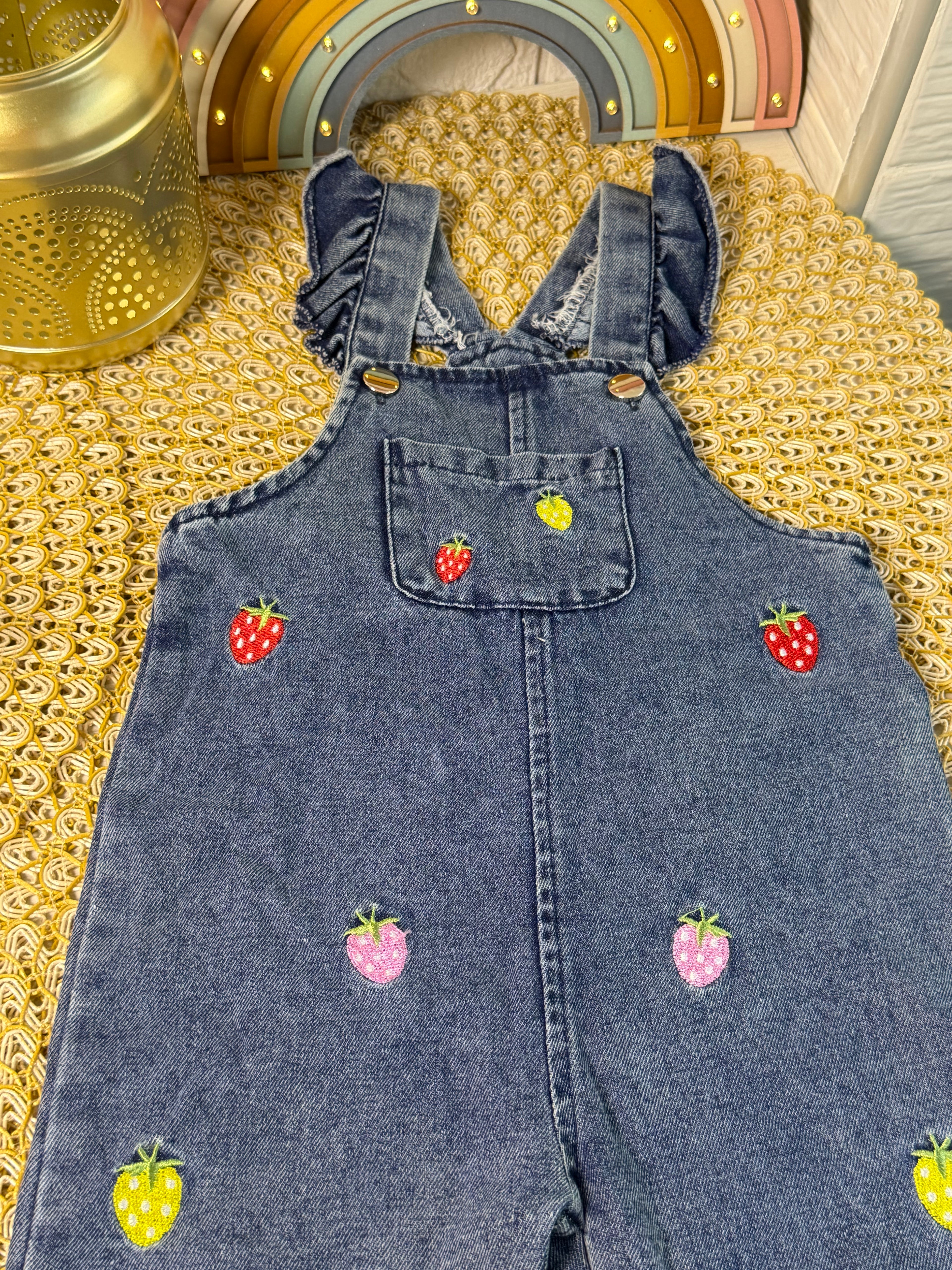 Overol de mezclilla fresitas🍓