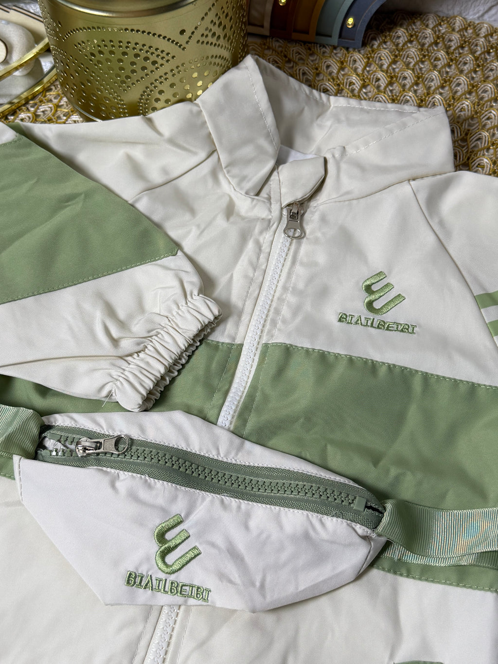 Enterizo crema con verde