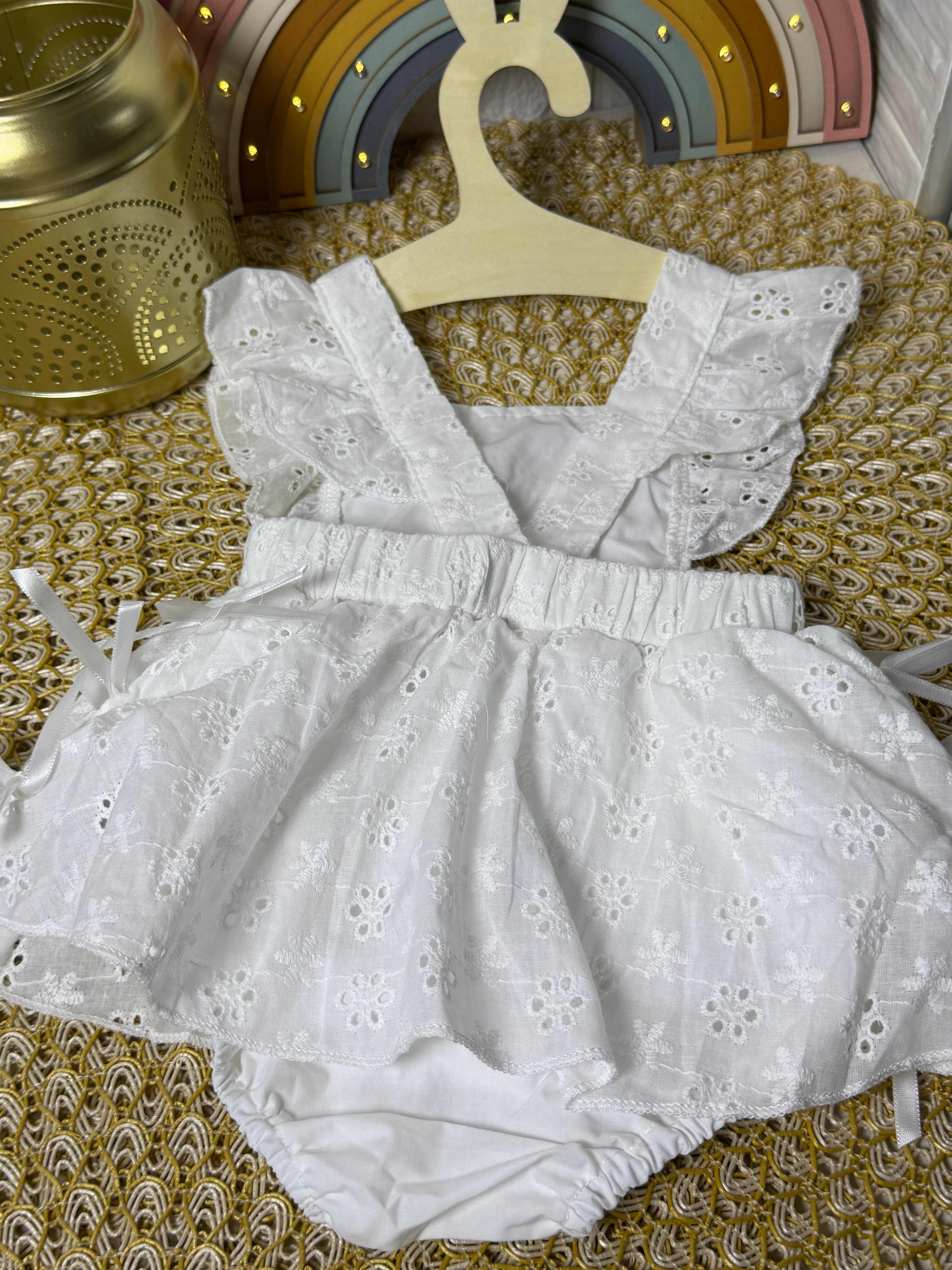 Pelele blanco bordados calados