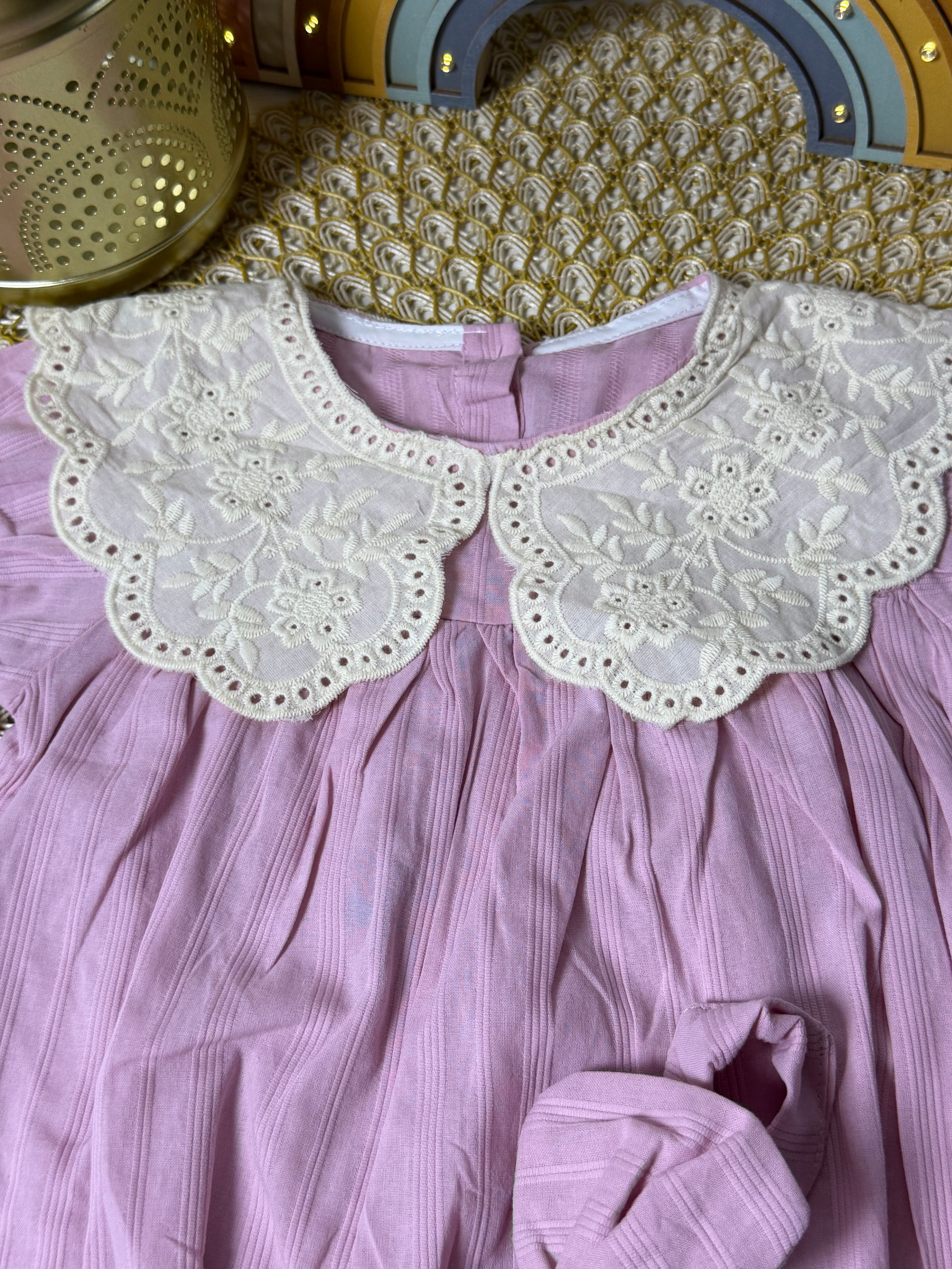 Body rosa con cuello labrado