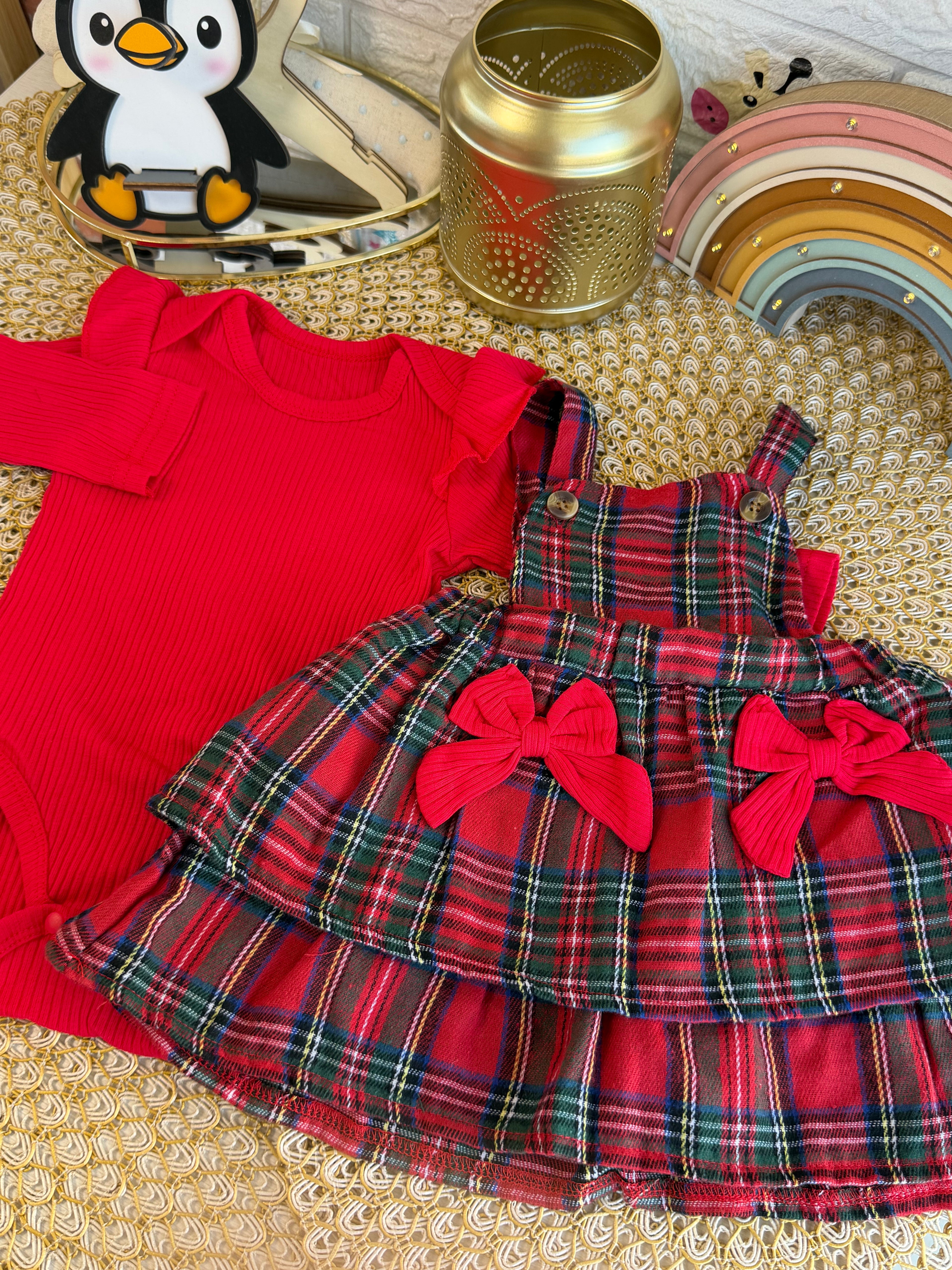 Conjunto 2 piezas body rojo y overol