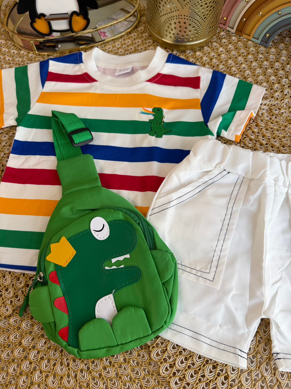 Conjunto 3 piezas dinosaurio con morral