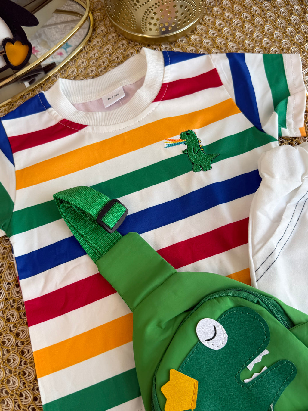 Conjunto 3 piezas dinosaurio con morral