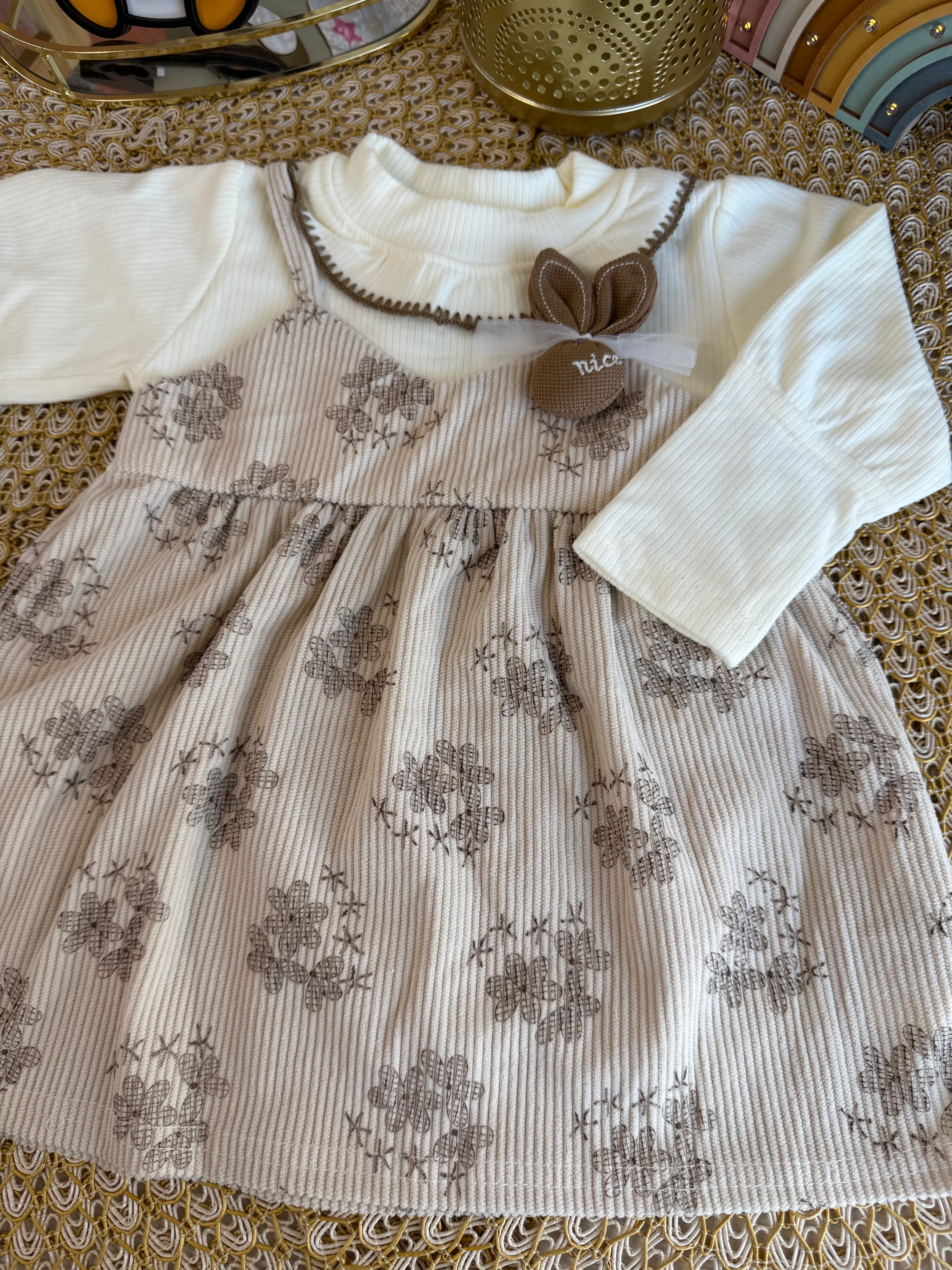 Vestido beige conejito