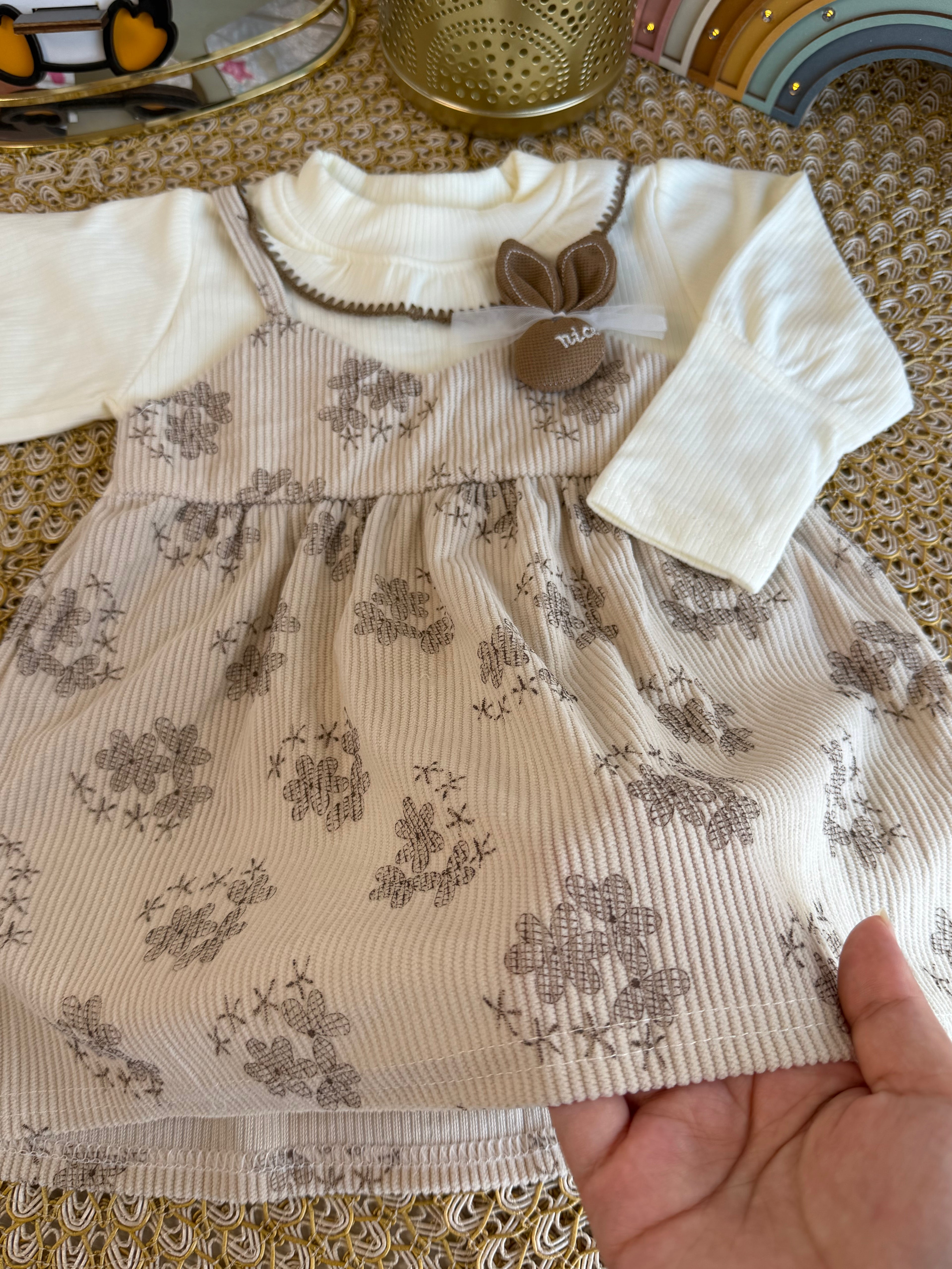 Vestido beige conejito