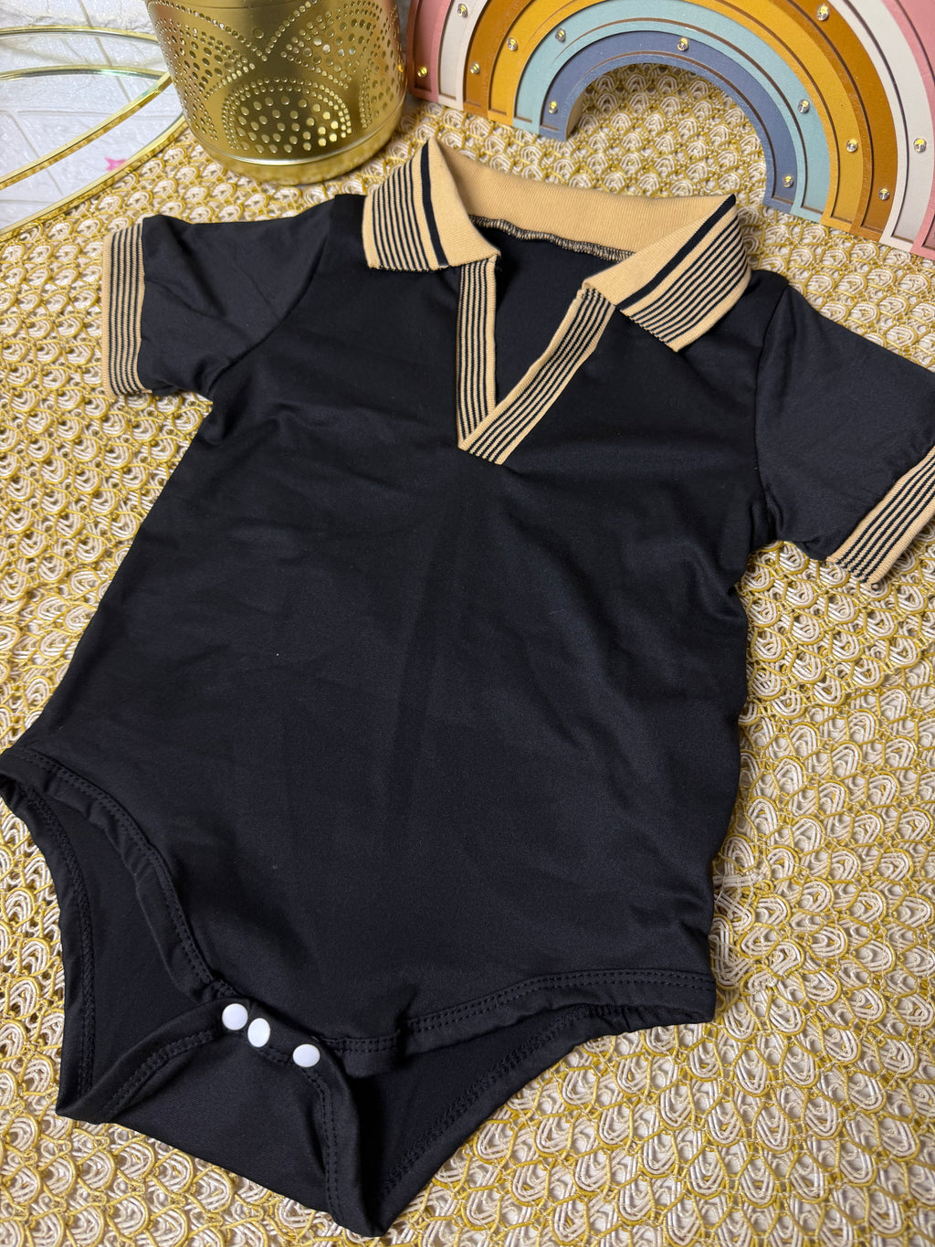 Body cuello triangular negro