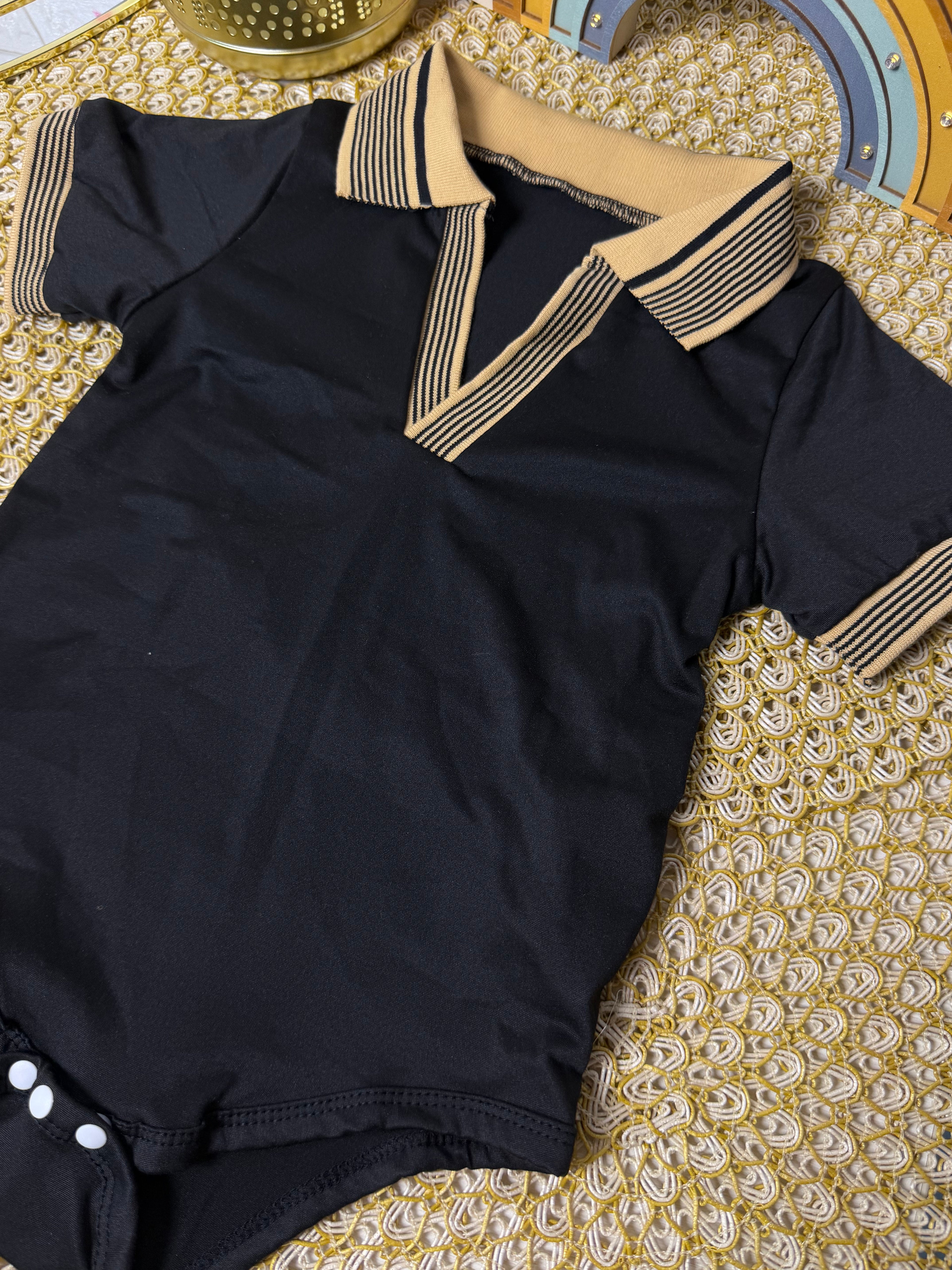 Body cuello triangular negro