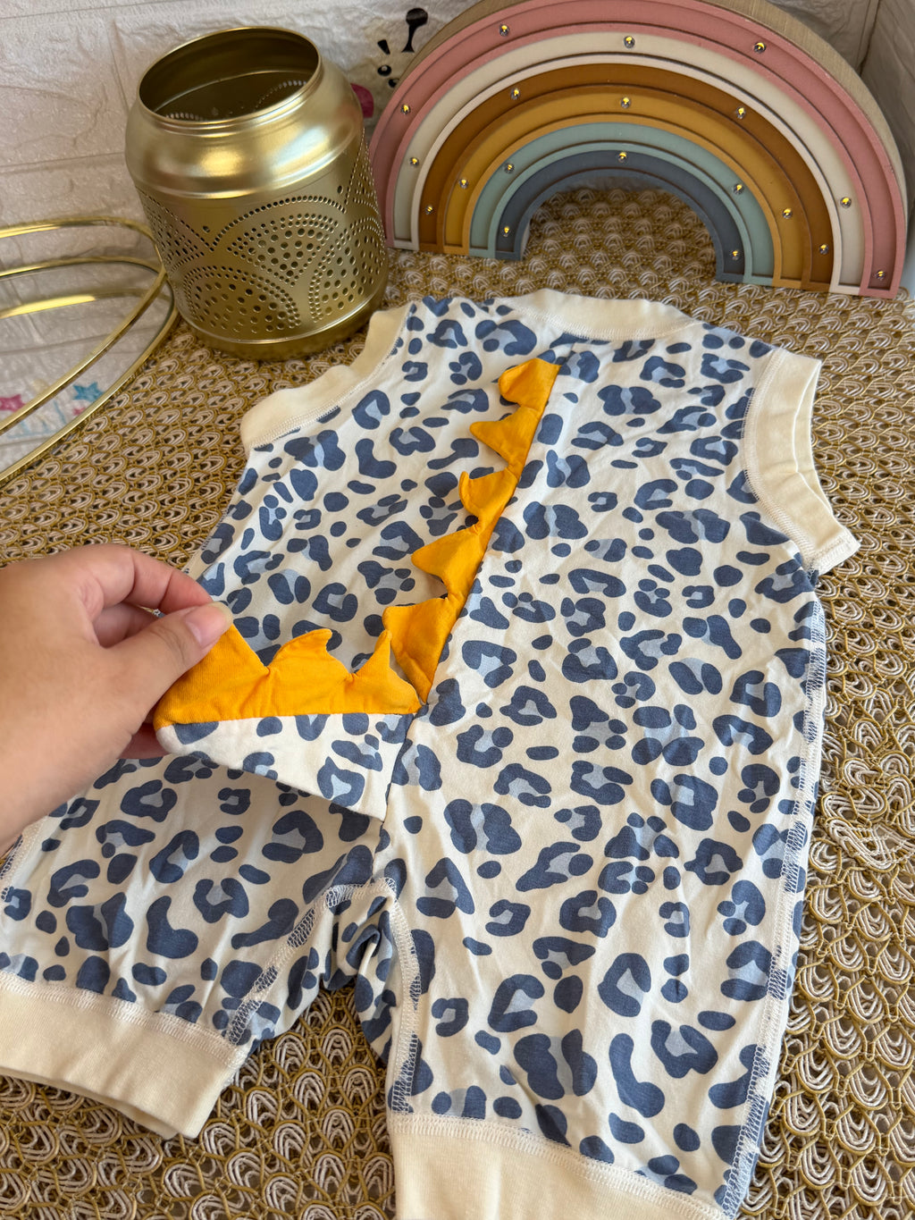 Enterizo dinosaurio amarillo