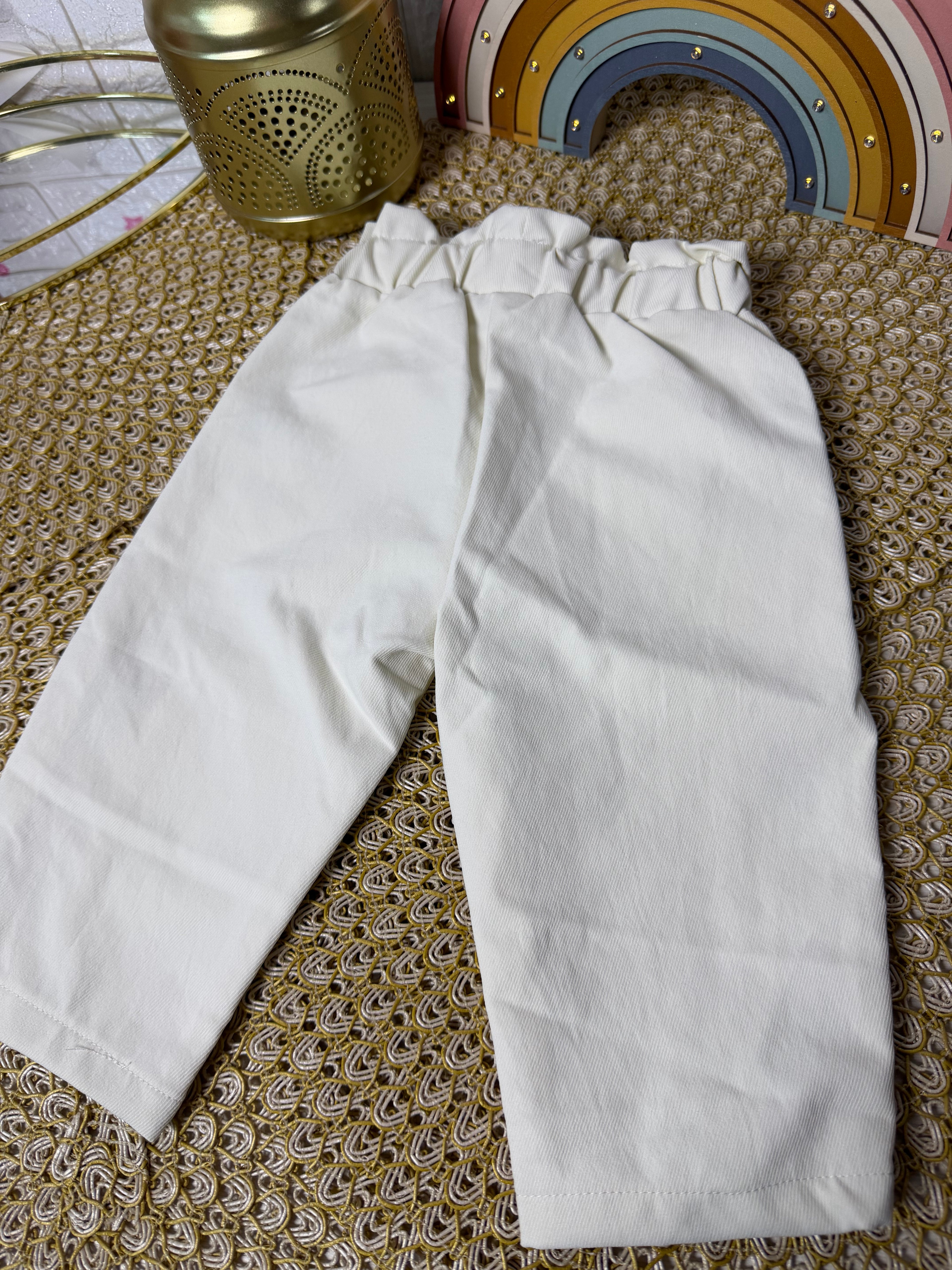 Pantalón con bordados de flores