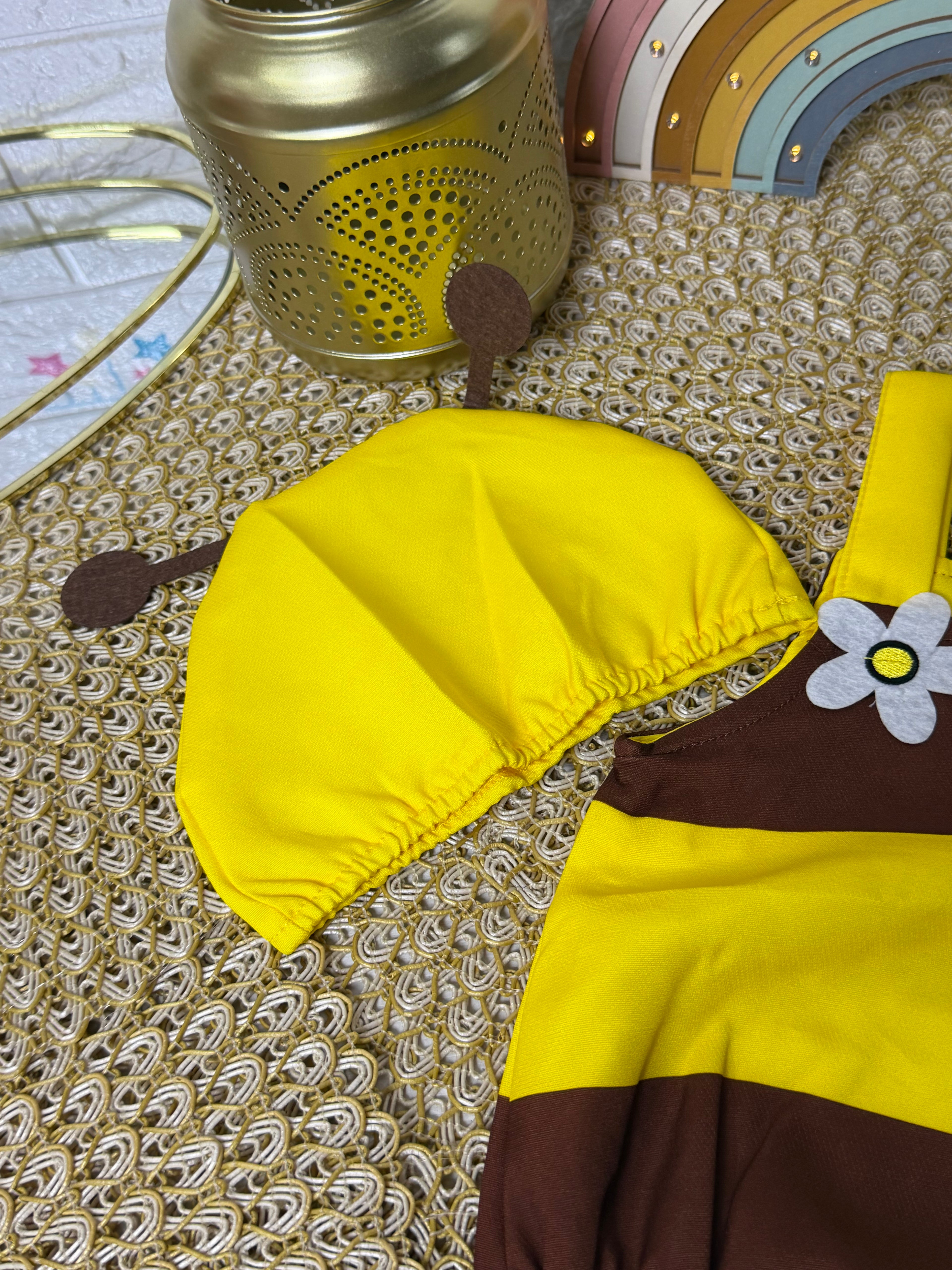Pelele abejita con gorro